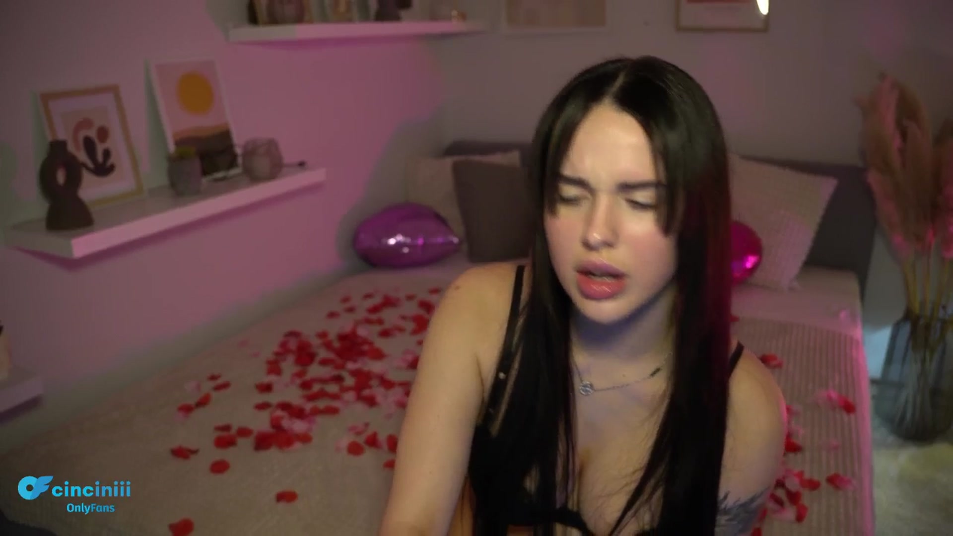 Gallery image thumbnail from NotYourNaomi's myfreecams stream on, 02/17/2025, 01:55 image 12 of 20