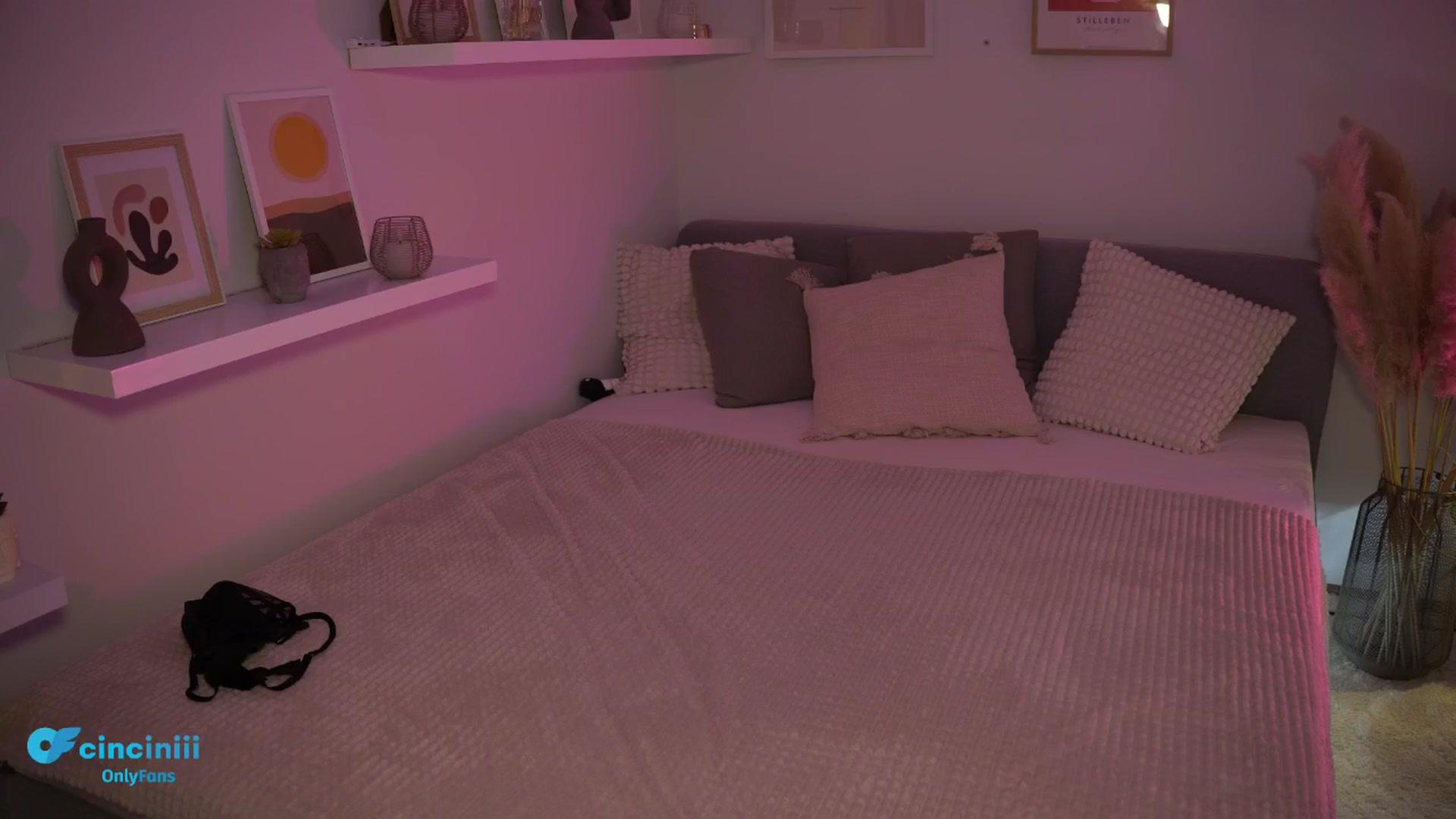 Gallery image thumbnail from NotYourNaomi's myfreecams stream on, 02/18/2025, 22:19 image 13 of 20