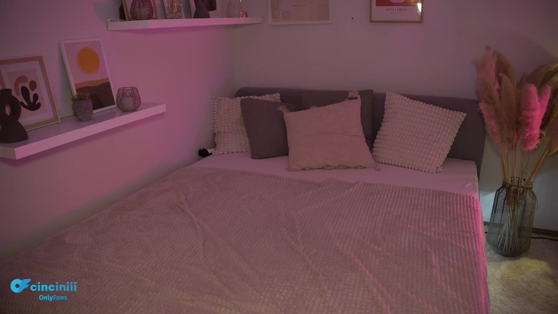 Gallery image thumbnail from NotYourNaomi's myfreecams stream on, 02/18/2025, 22:19 image 6 of 20