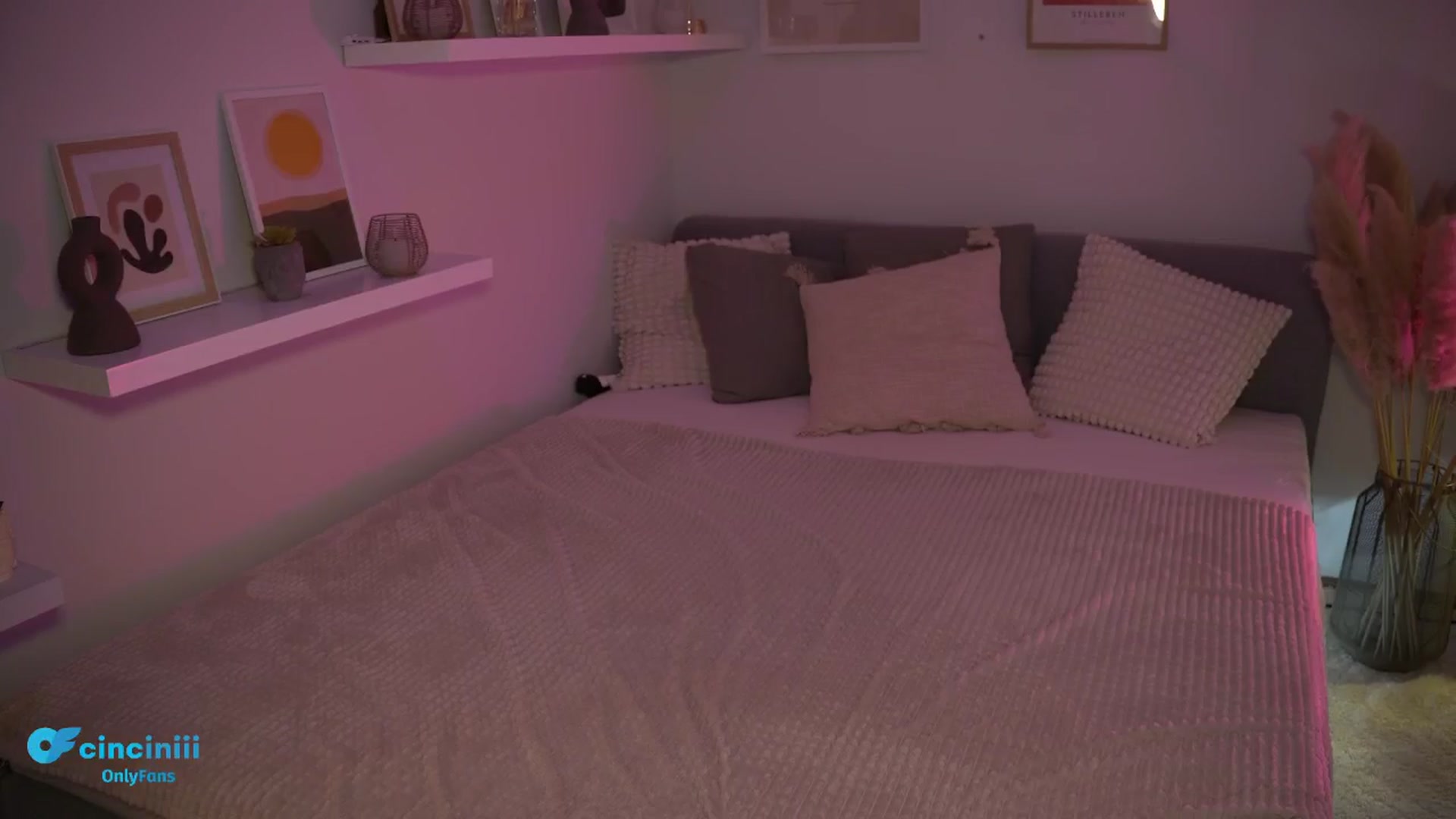 Gallery image thumbnail from NotYourNaomi's myfreecams stream on, 02/19/2025, 22:17 image 14 of 20