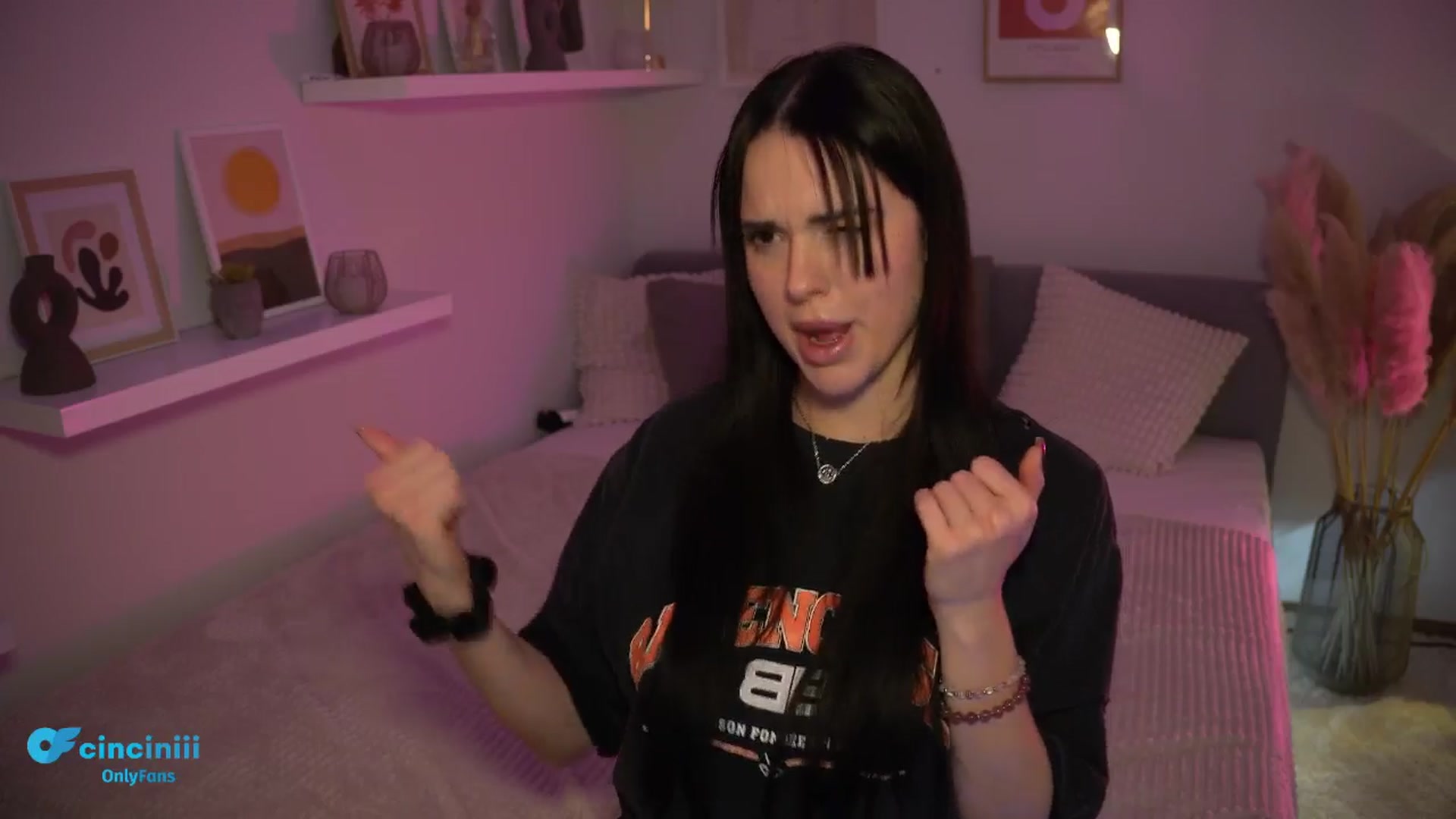 Gallery image thumbnail from NotYourNaomi's myfreecams stream on, 02/19/2025, 22:17 image 6 of 20