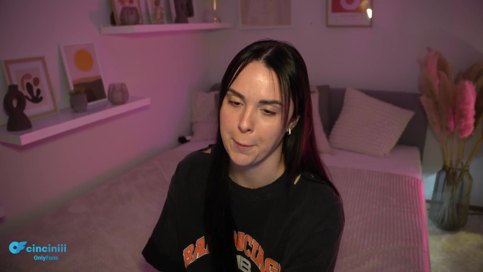 Gallery image thumbnail from NotYourNaomi's myfreecams stream on, 02/19/2025, 22:17 image 9 of 20