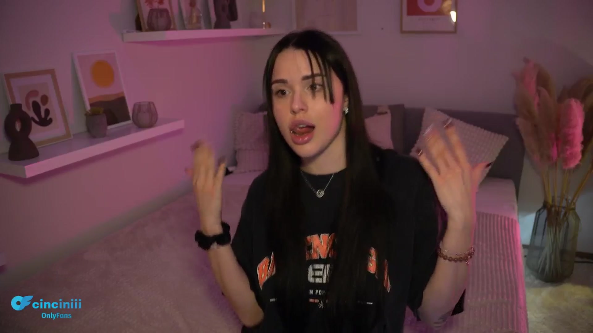 Gallery image thumbnail from NotYourNaomi's myfreecams stream on, 02/19/2025, 22:17 image 7 of 20
