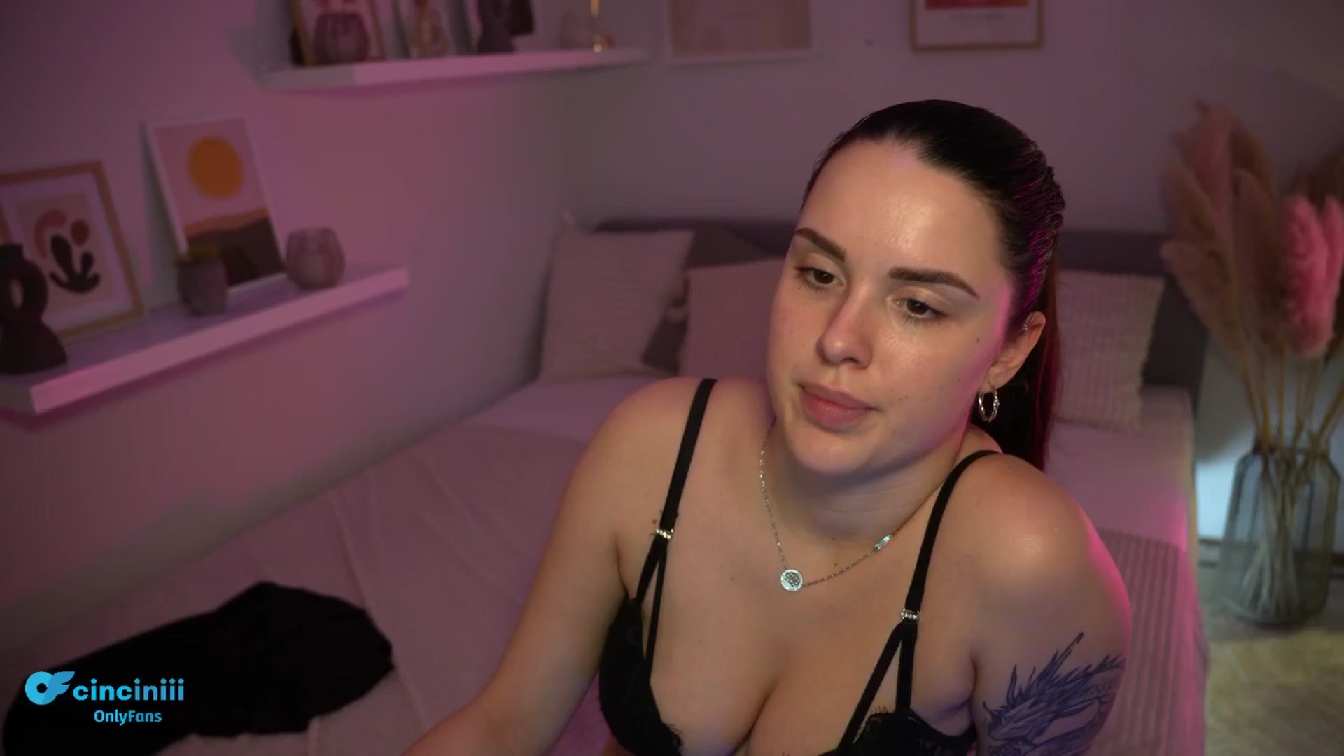 Gallery image thumbnail from NotYourNaomi's myfreecams stream on, 02/27/2025, 22:03 image 17 of 20