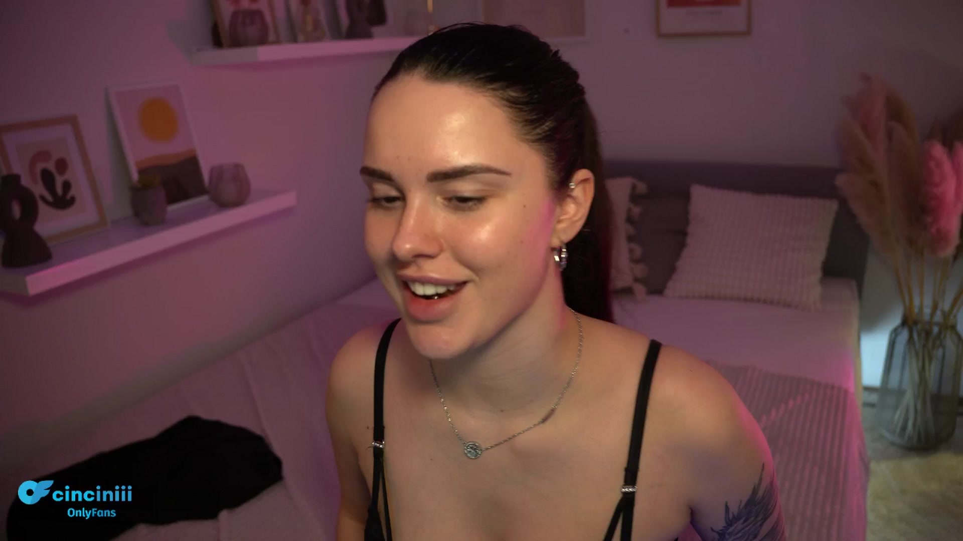 Gallery image thumbnail from NotYourNaomi's myfreecams stream on, 02/27/2025, 22:03 image 9 of 20