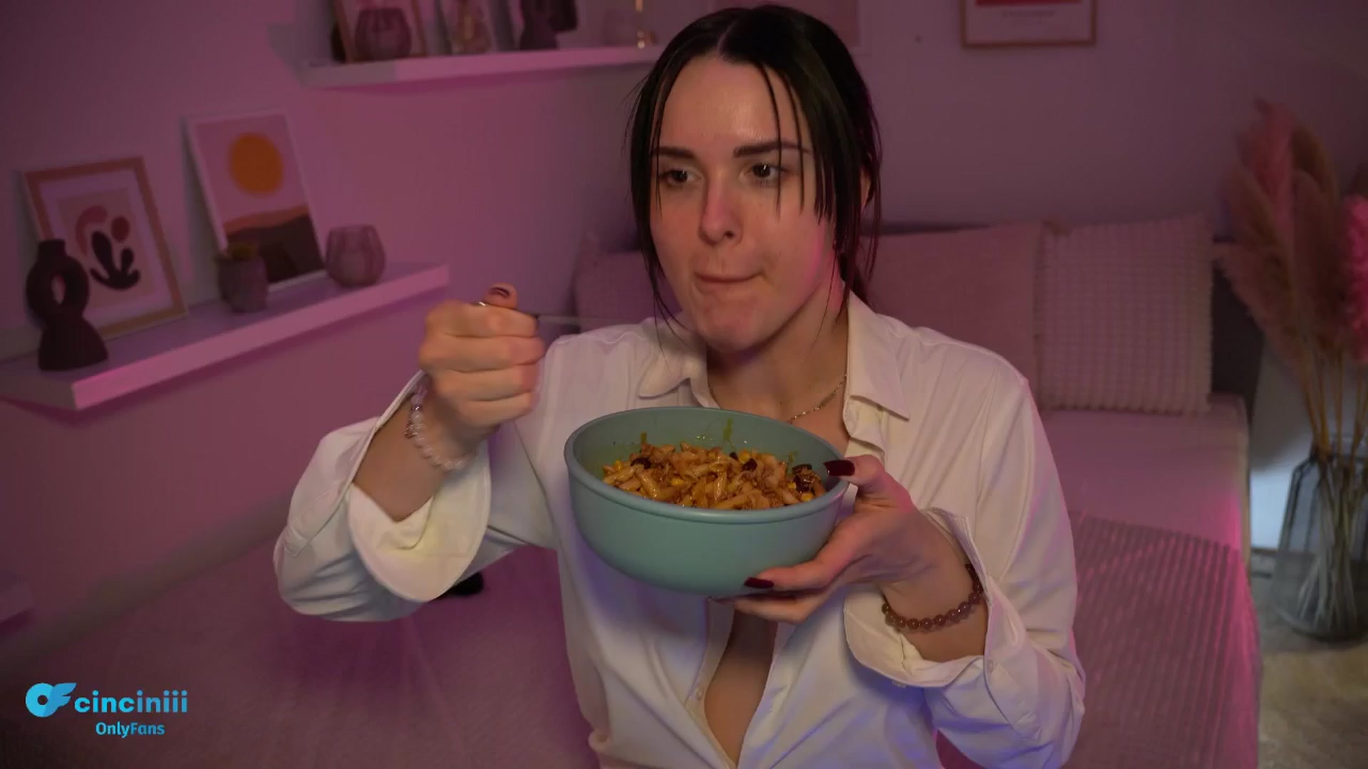 Gallery image thumbnail from NotYourNaomi's myfreecams stream on, 03/04/2025, 21:57 image 4 of 20