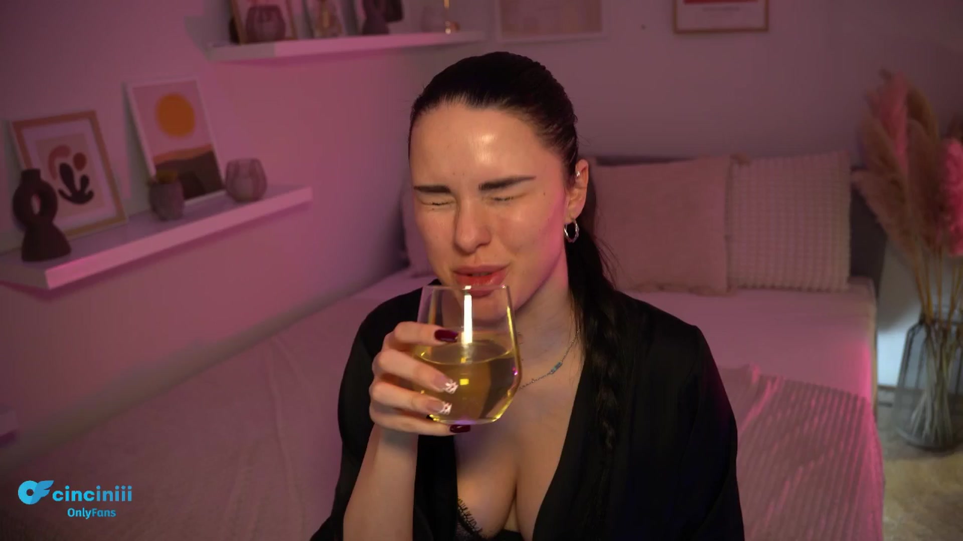Gallery image thumbnail from NotYourNaomi's myfreecams stream on, 03/05/2025, 20:17 image 6 of 20
