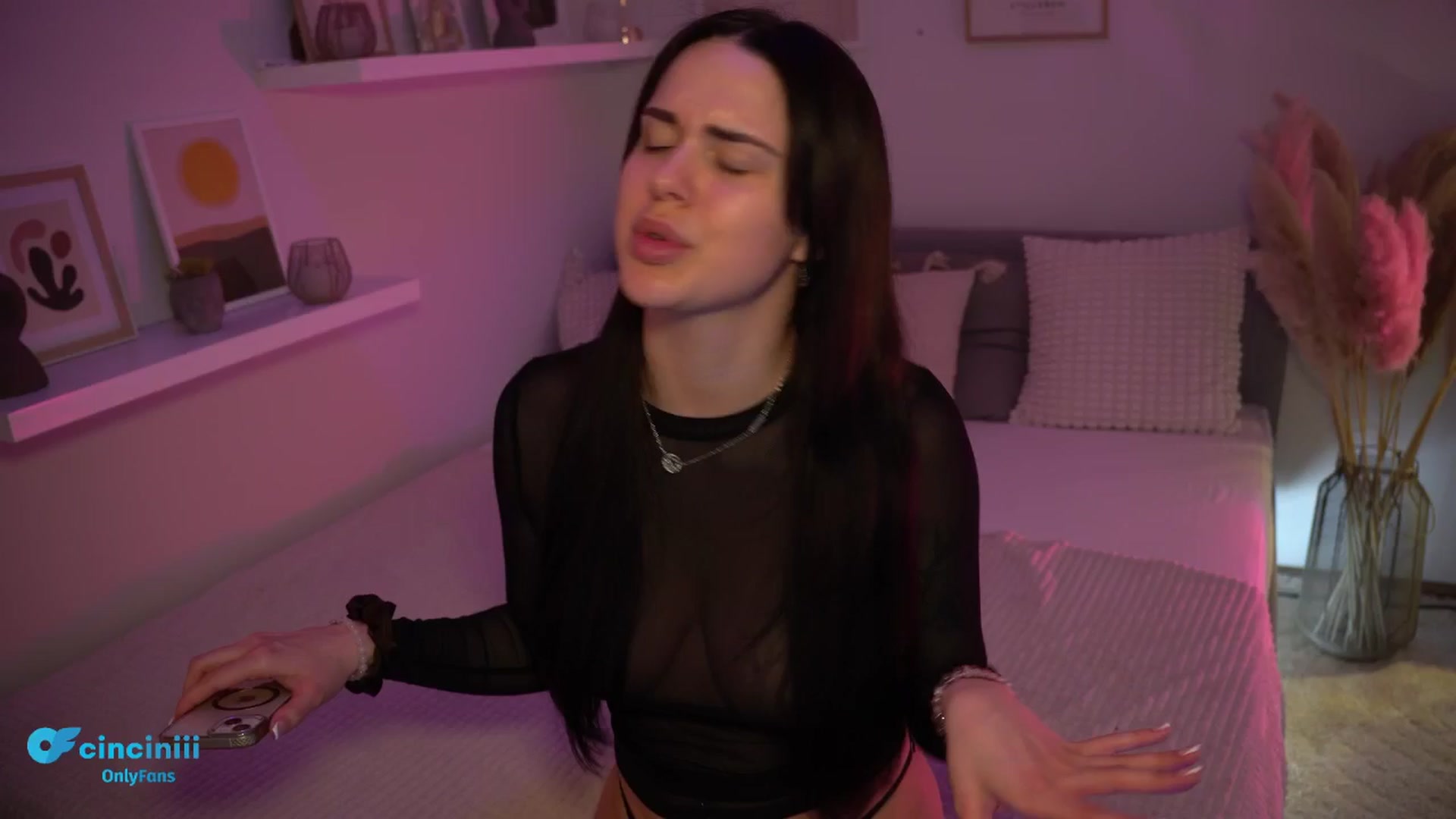 Gallery image thumbnail from NotYourNaomi's myfreecams stream on, 03/12/2025, 21:20 image 1 of 20