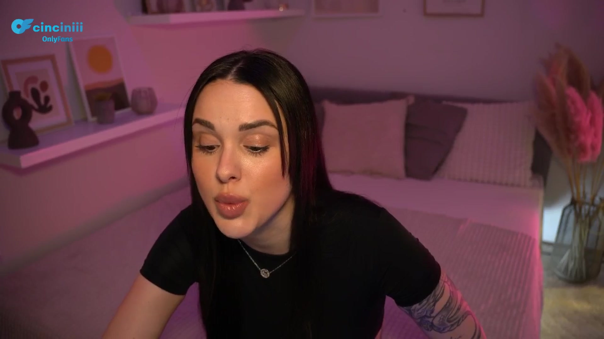 Gallery image thumbnail from NotYourNaomi's myfreecams stream on, 03/19/2025, 20:44 image 16 of 20