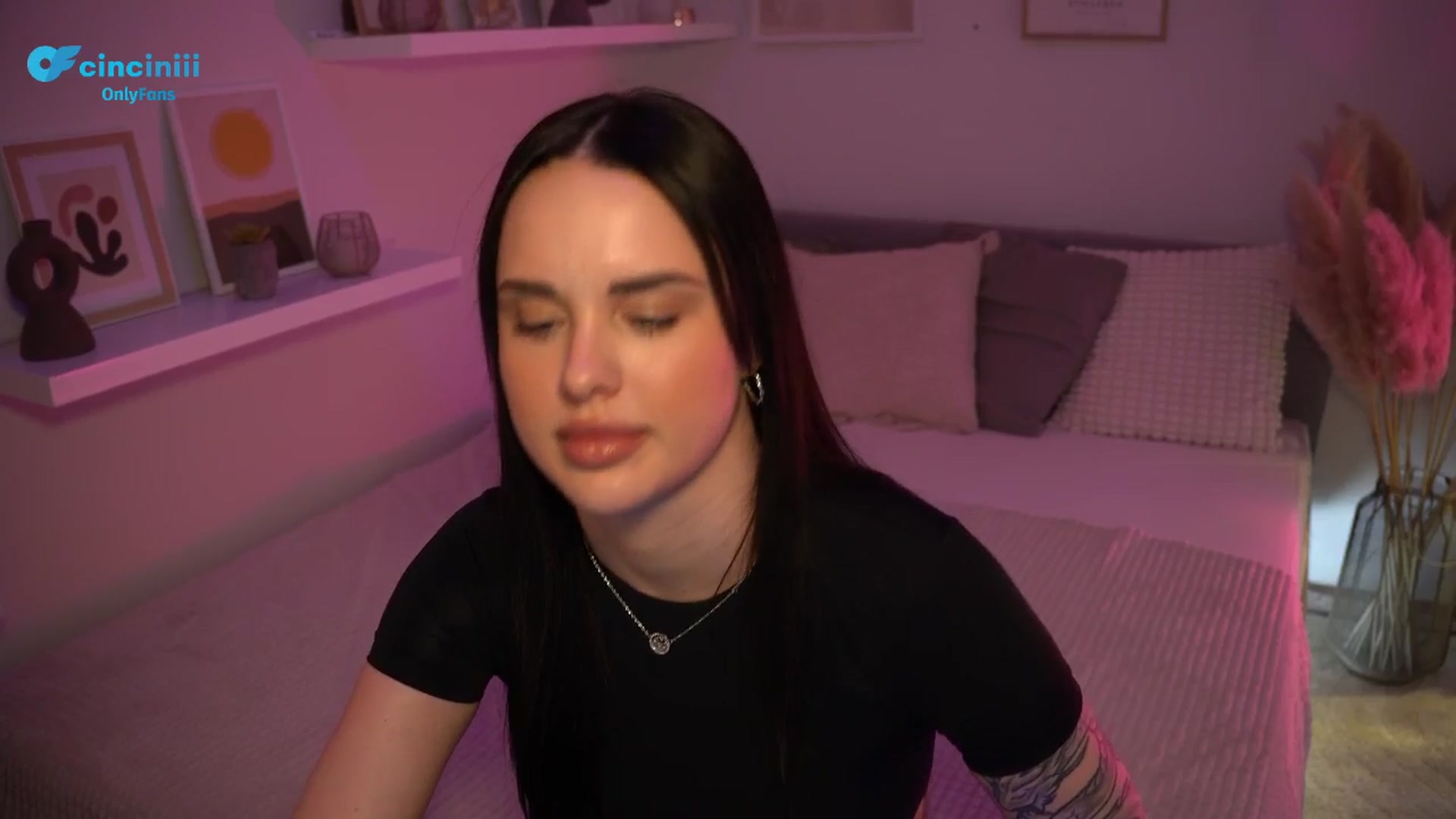 Gallery image thumbnail from NotYourNaomi's myfreecams stream on, 03/19/2025, 20:44 image 15 of 20