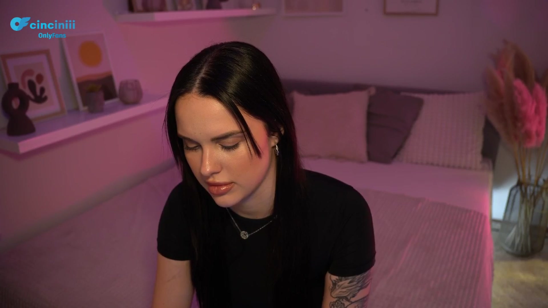 Gallery image thumbnail from NotYourNaomi's myfreecams stream on, 03/19/2025, 20:44 image 2 of 20