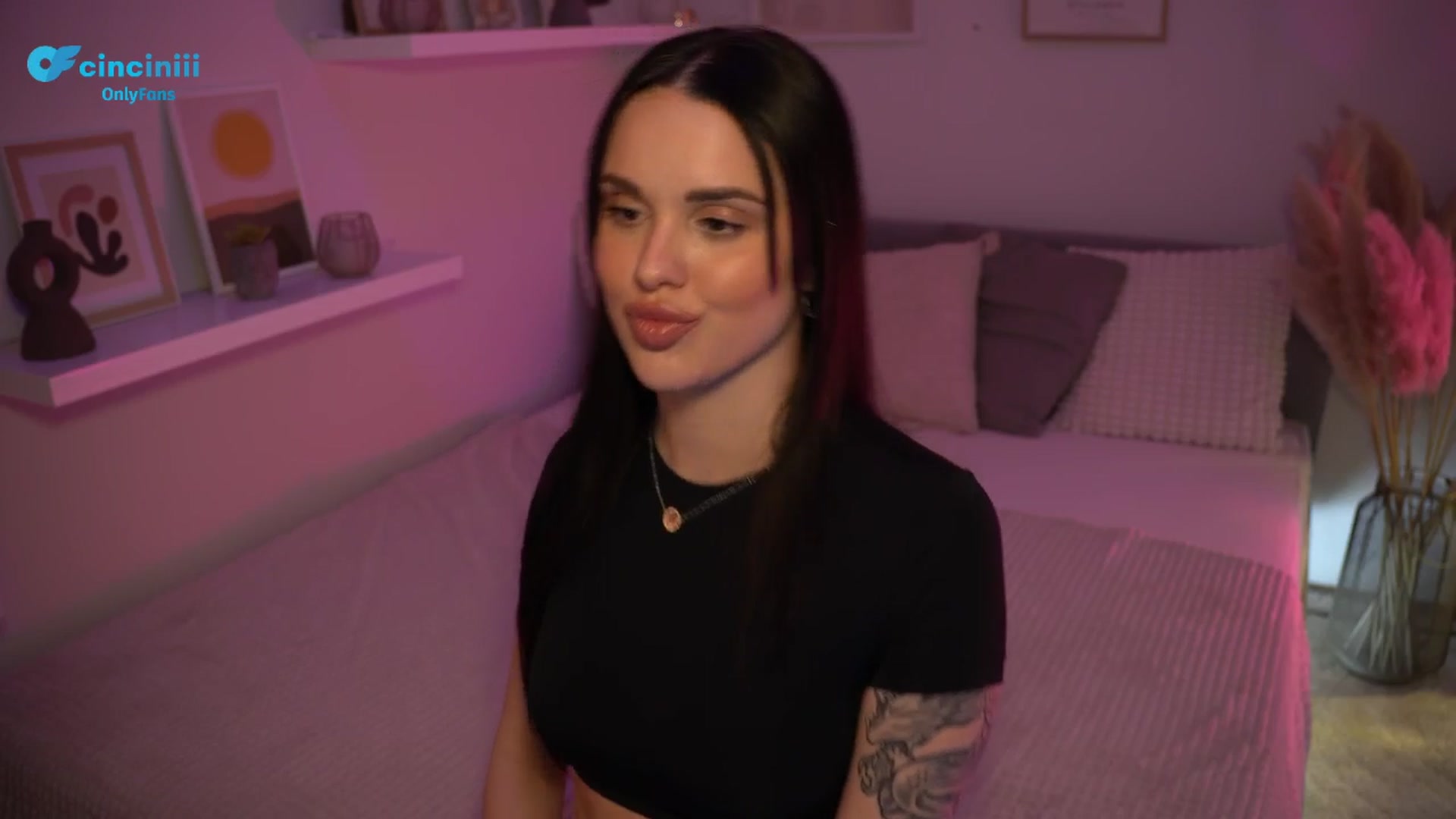 Gallery image thumbnail from NotYourNaomi's myfreecams stream on, 03/19/2025, 20:44 image 14 of 20
