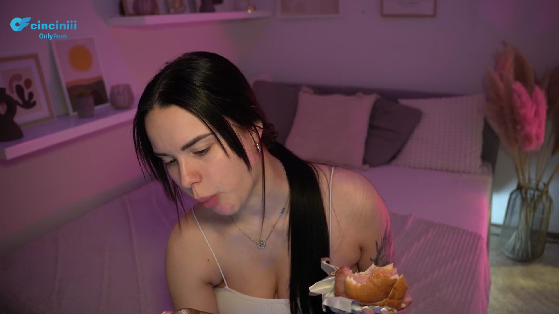 Gallery image thumbnail from NotYourNaomi's myfreecams stream on, 03/20/2025, 06:48 image 16 of 20