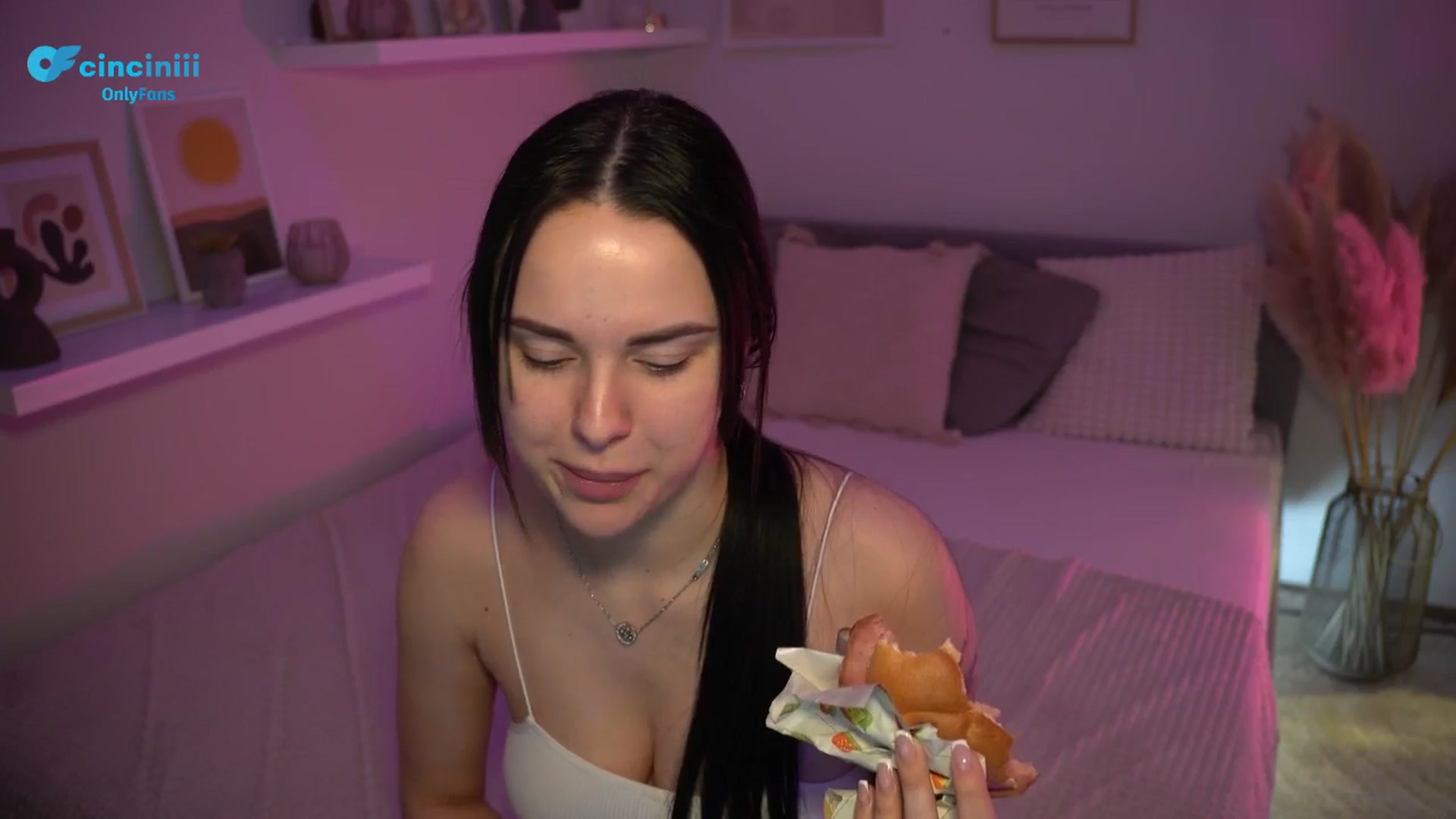 Gallery image thumbnail from NotYourNaomi's myfreecams stream on, 03/20/2025, 06:48 image 17 of 20