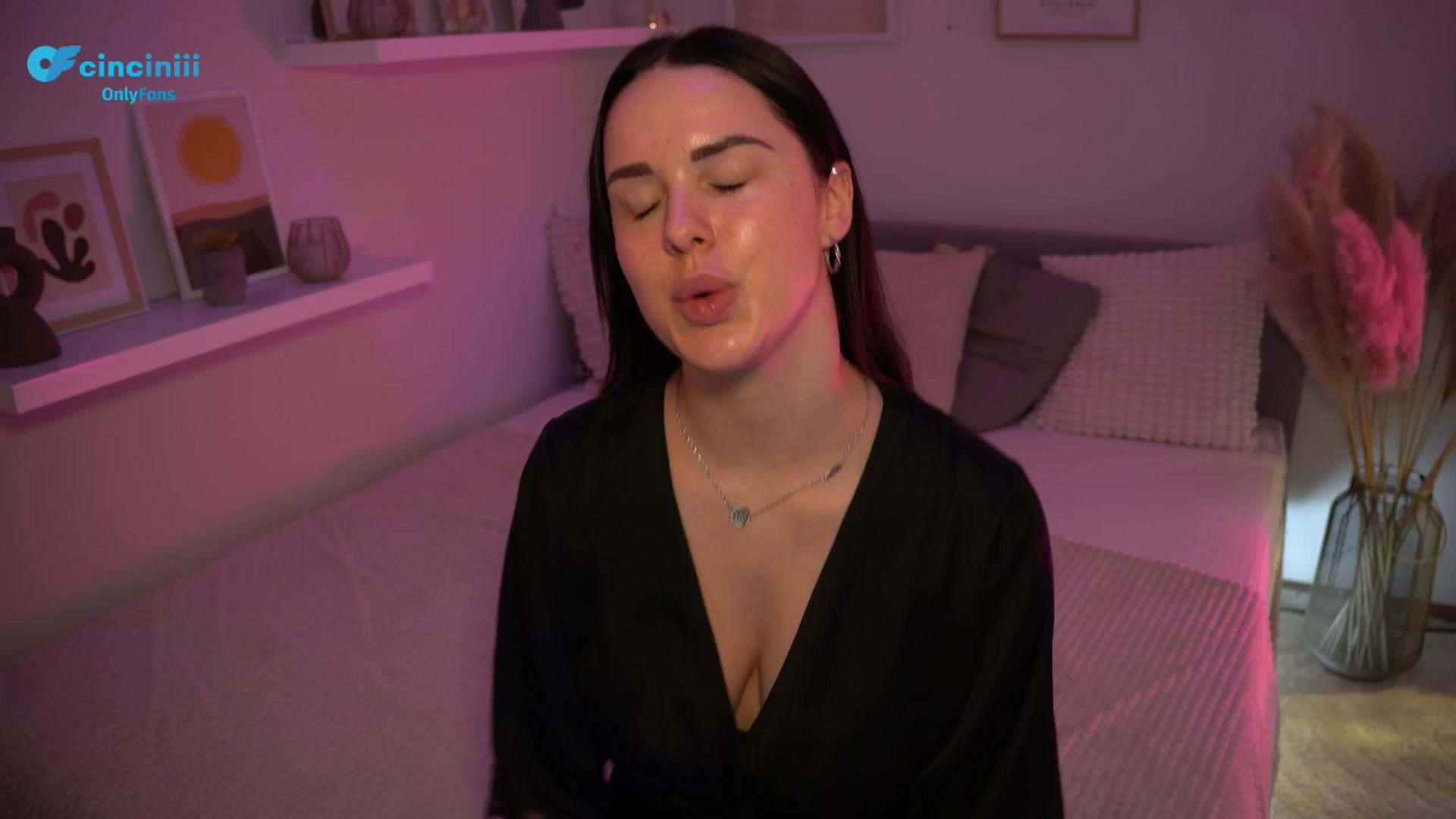 Gallery image thumbnail from NotYourNaomi's myfreecams stream on, 03/23/2025, 22:06 image 1 of 20