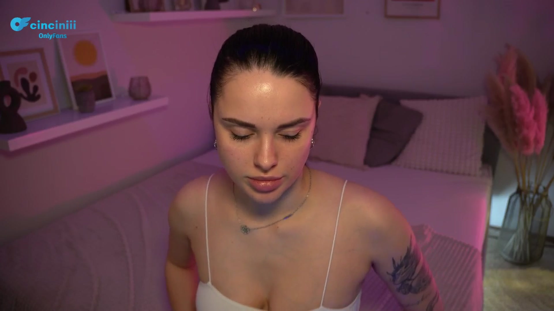Gallery image thumbnail from NotYourNaomi's myfreecams stream on, 03/25/2025, 21:54 image 20 of 20