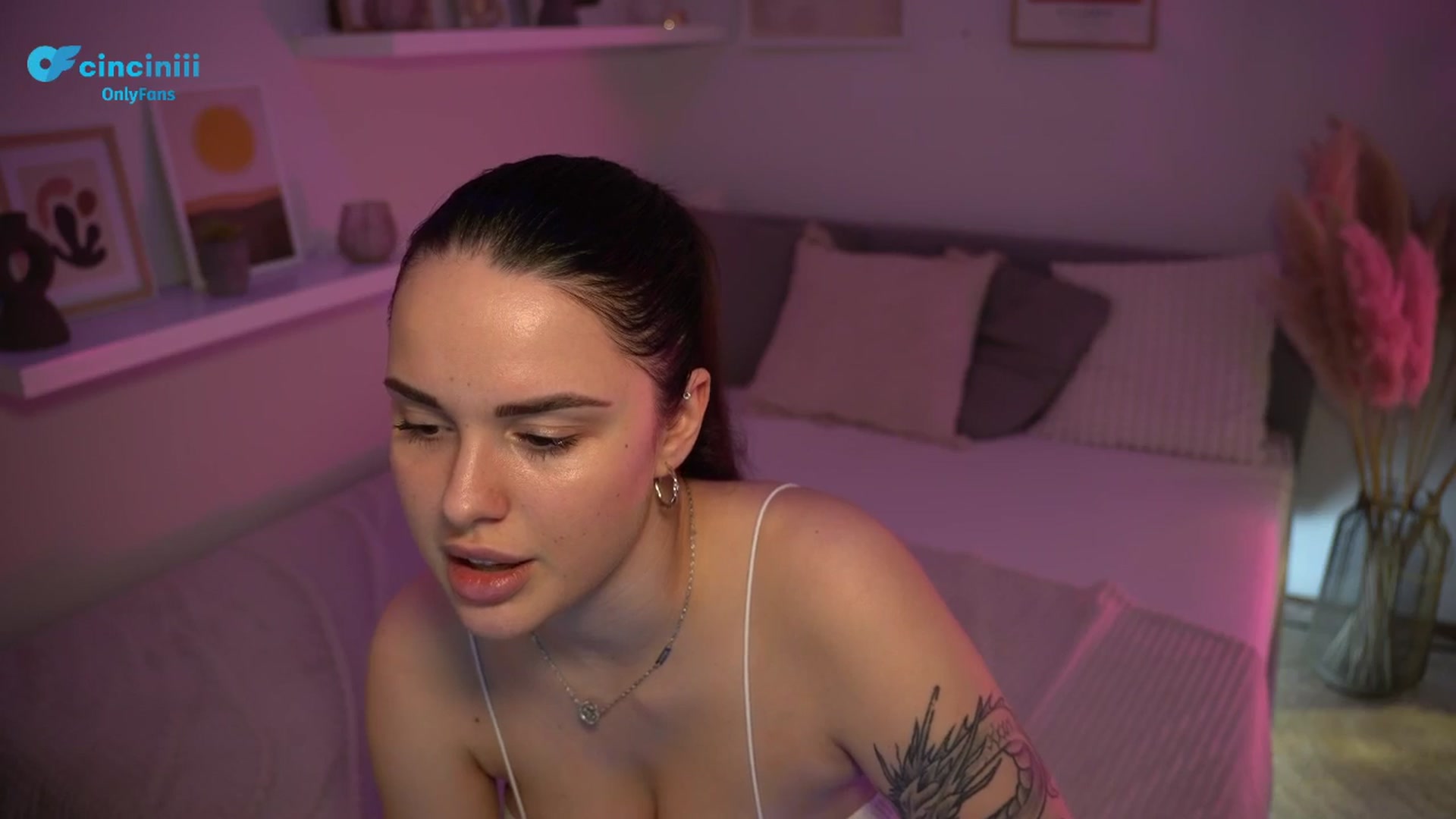 Gallery image thumbnail from NotYourNaomi's myfreecams stream on, 03/25/2025, 21:54 image 17 of 20