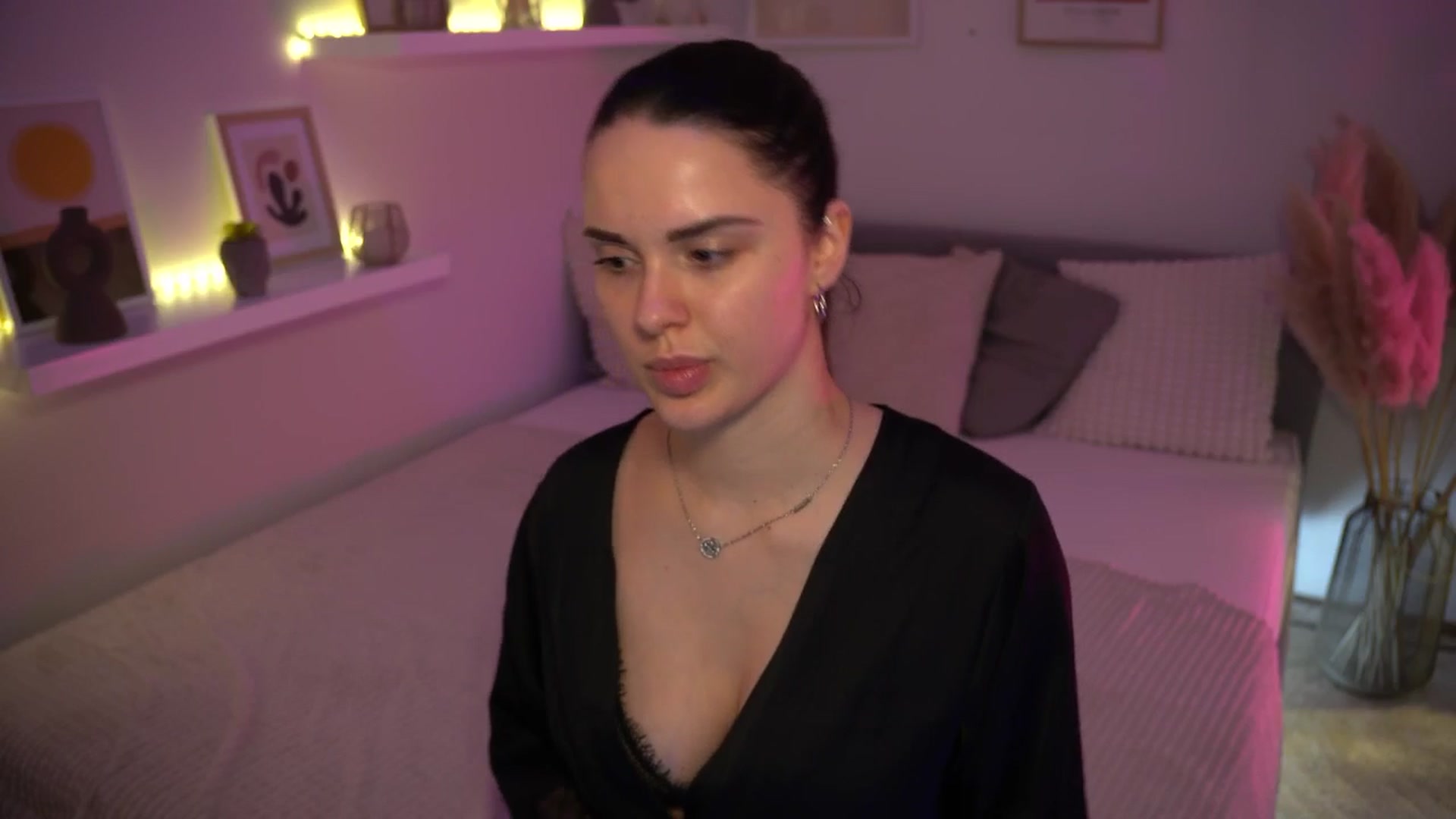 Gallery image thumbnail from NotYourNaomi's myfreecams stream on, 03/26/2025, 22:07 image 10 of 20