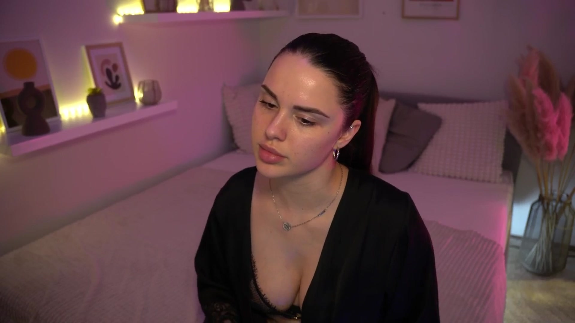 Gallery image thumbnail from NotYourNaomi's myfreecams stream on, 03/26/2025, 22:07 image 7 of 20