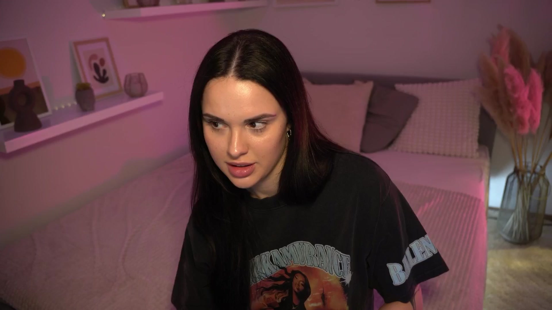 Gallery image thumbnail from NotYourNaomi's myfreecams stream on, 03/31/2025, 24:06 image 4 of 20