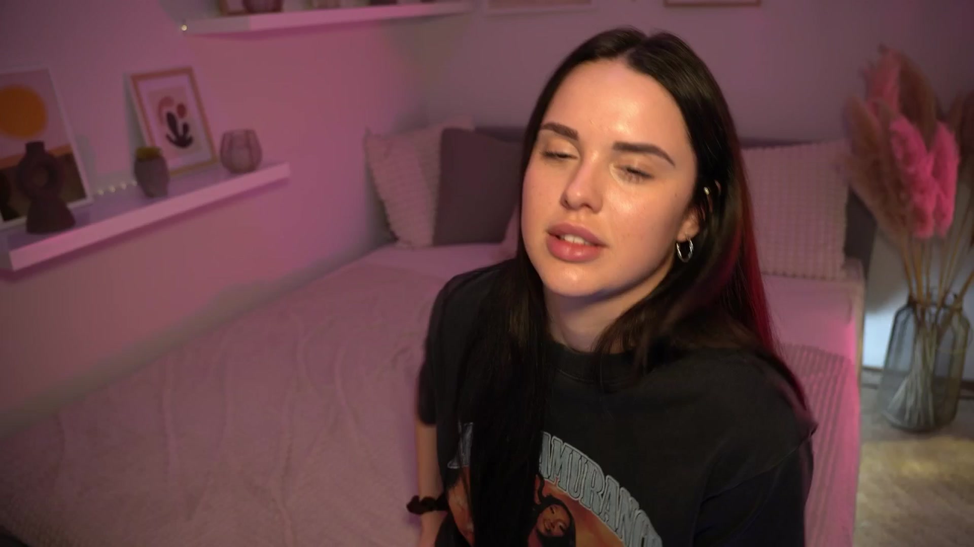 Gallery image thumbnail from NotYourNaomi's myfreecams stream on, 03/31/2025, 24:06 image 10 of 20