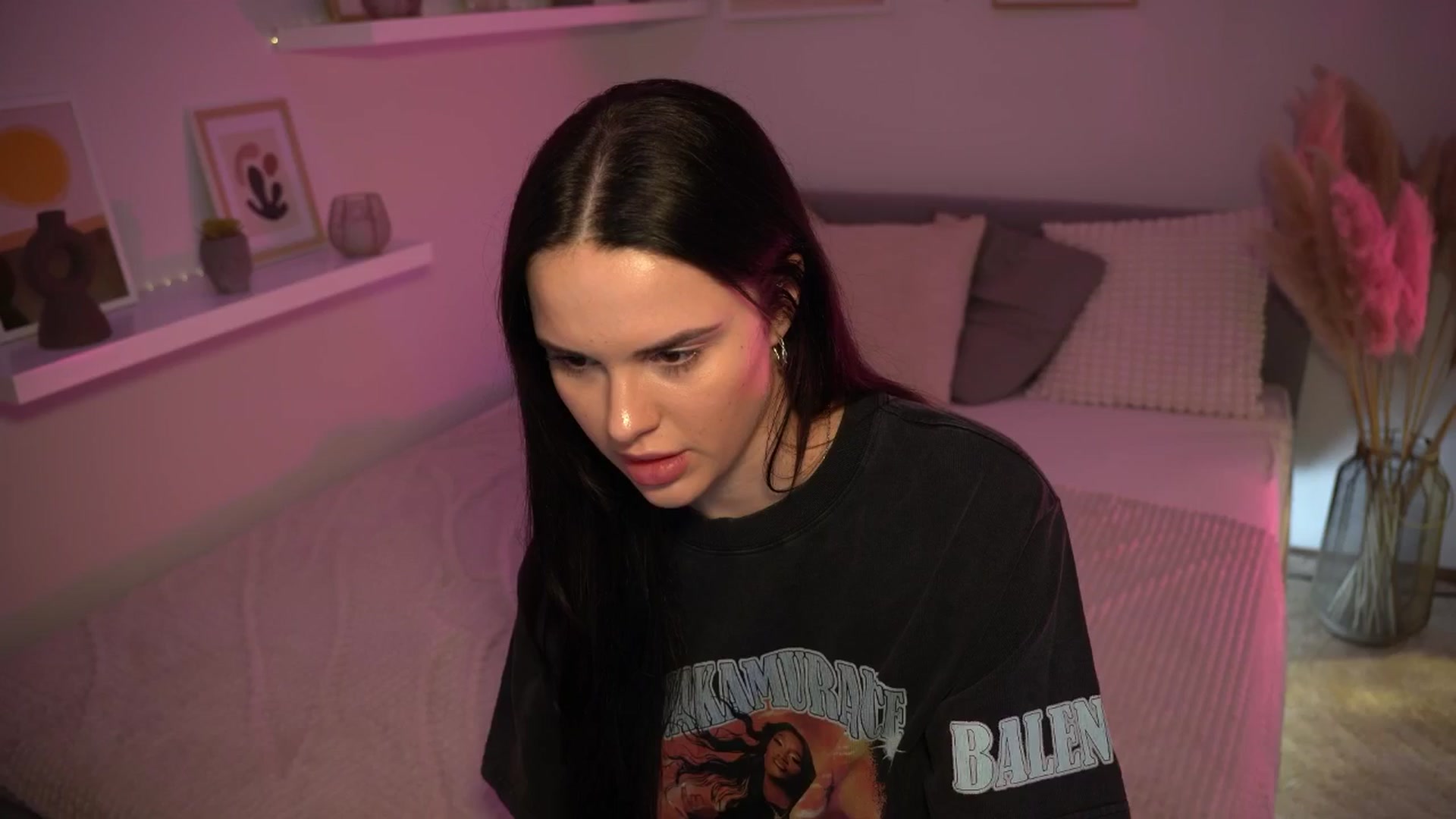 Gallery image thumbnail from NotYourNaomi's myfreecams stream on, 03/31/2025, 24:06 image 8 of 20