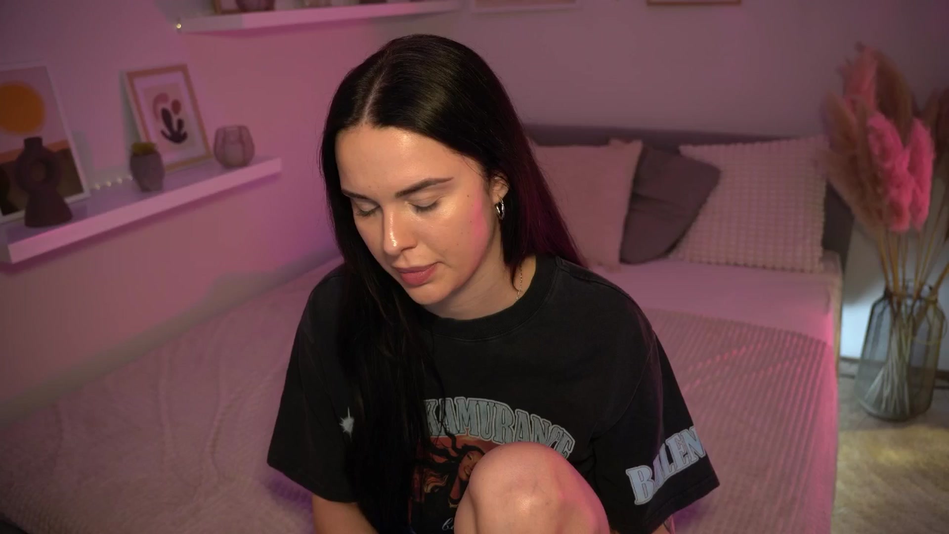 Gallery image thumbnail from NotYourNaomi's myfreecams stream on, 03/31/2025, 24:06 image 3 of 20