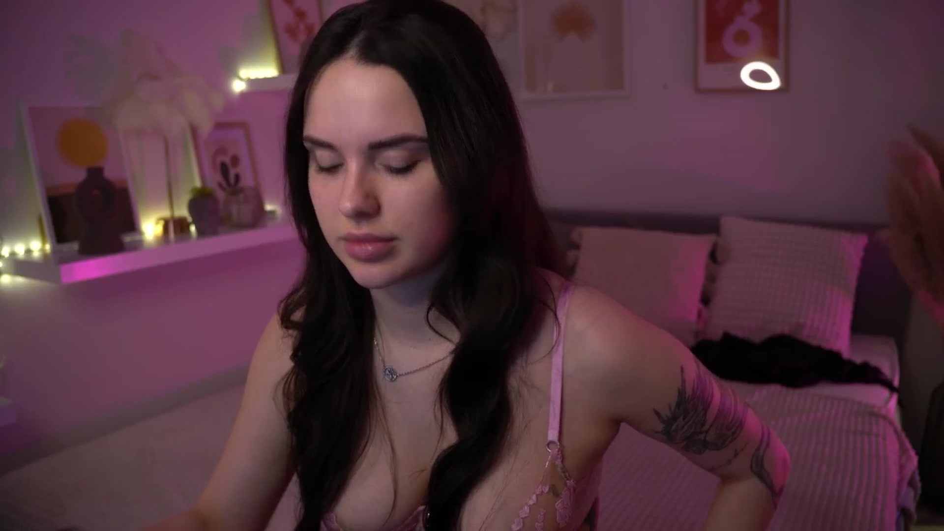Gallery image thumbnail from NotYourNaomi's myfreecams stream on, 04/13/2025, 19:19 image 18 of 20
