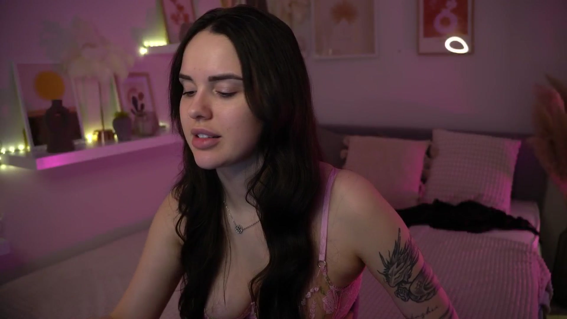 Gallery image thumbnail from NotYourNaomi's myfreecams stream on, 04/13/2025, 21:08 image 8 of 20