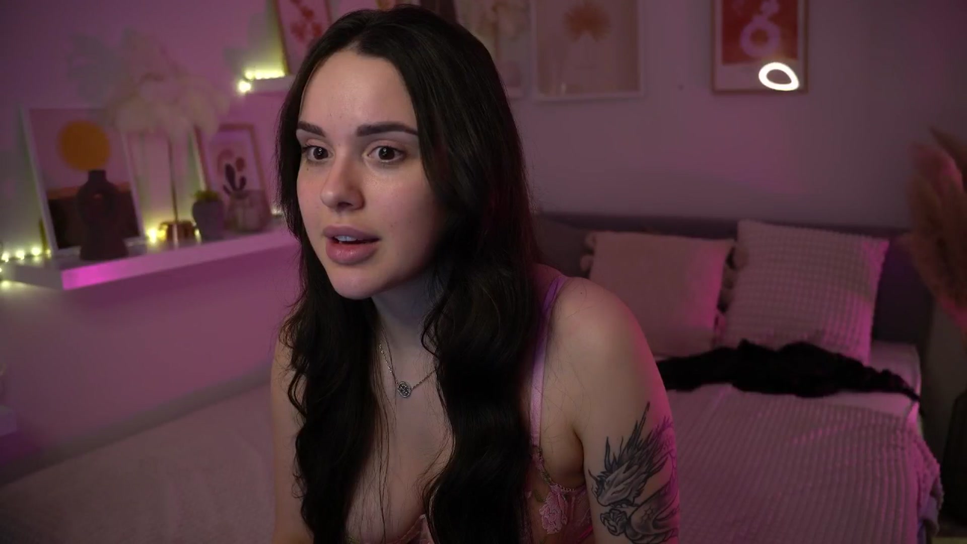 Gallery image thumbnail from NotYourNaomi's myfreecams stream on, 04/13/2025, 21:08 image 12 of 20