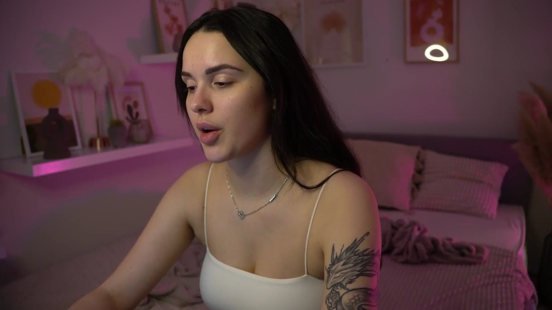 Gallery image thumbnail from NotYourNaomi's myfreecams stream on, 04/15/2025, 21:07 image 13 of 20