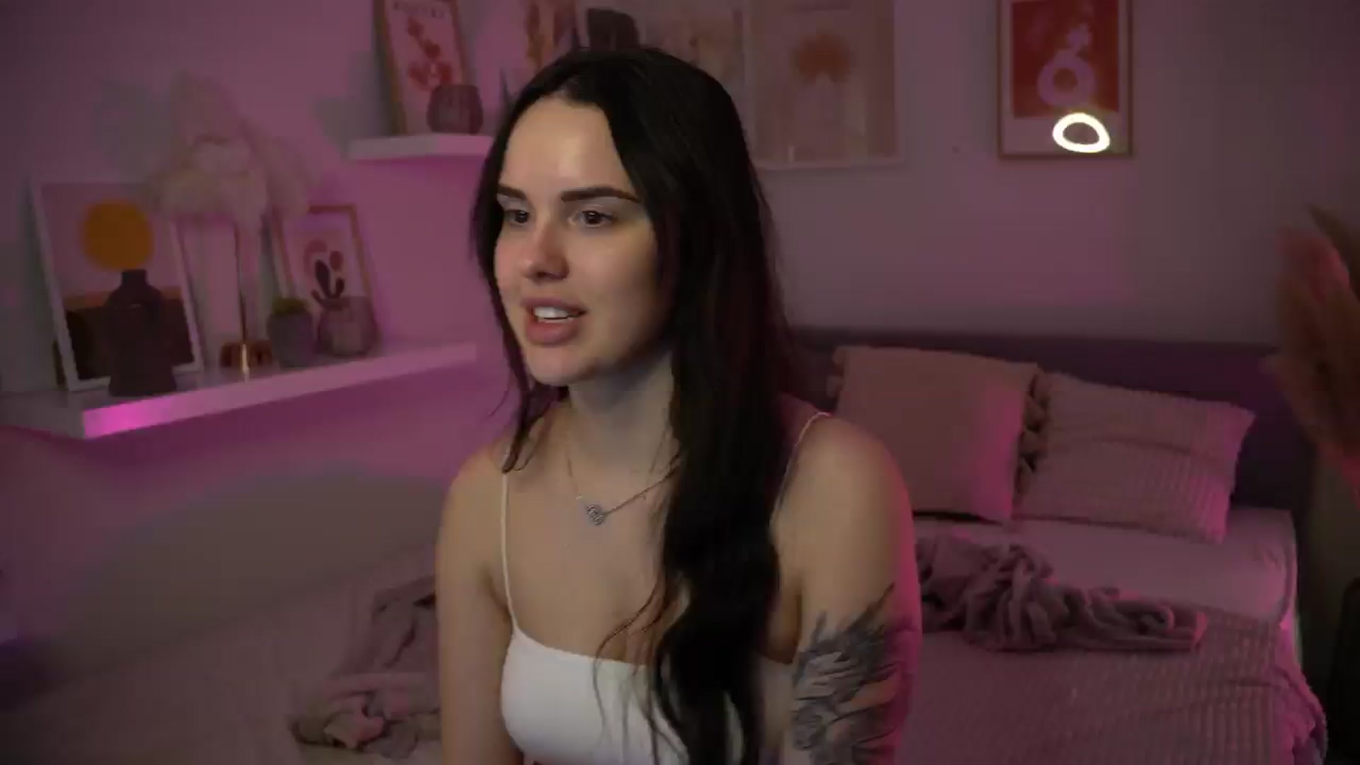Gallery image thumbnail from NotYourNaomi's myfreecams stream on, 04/15/2025, 21:07 image 1 of 20
