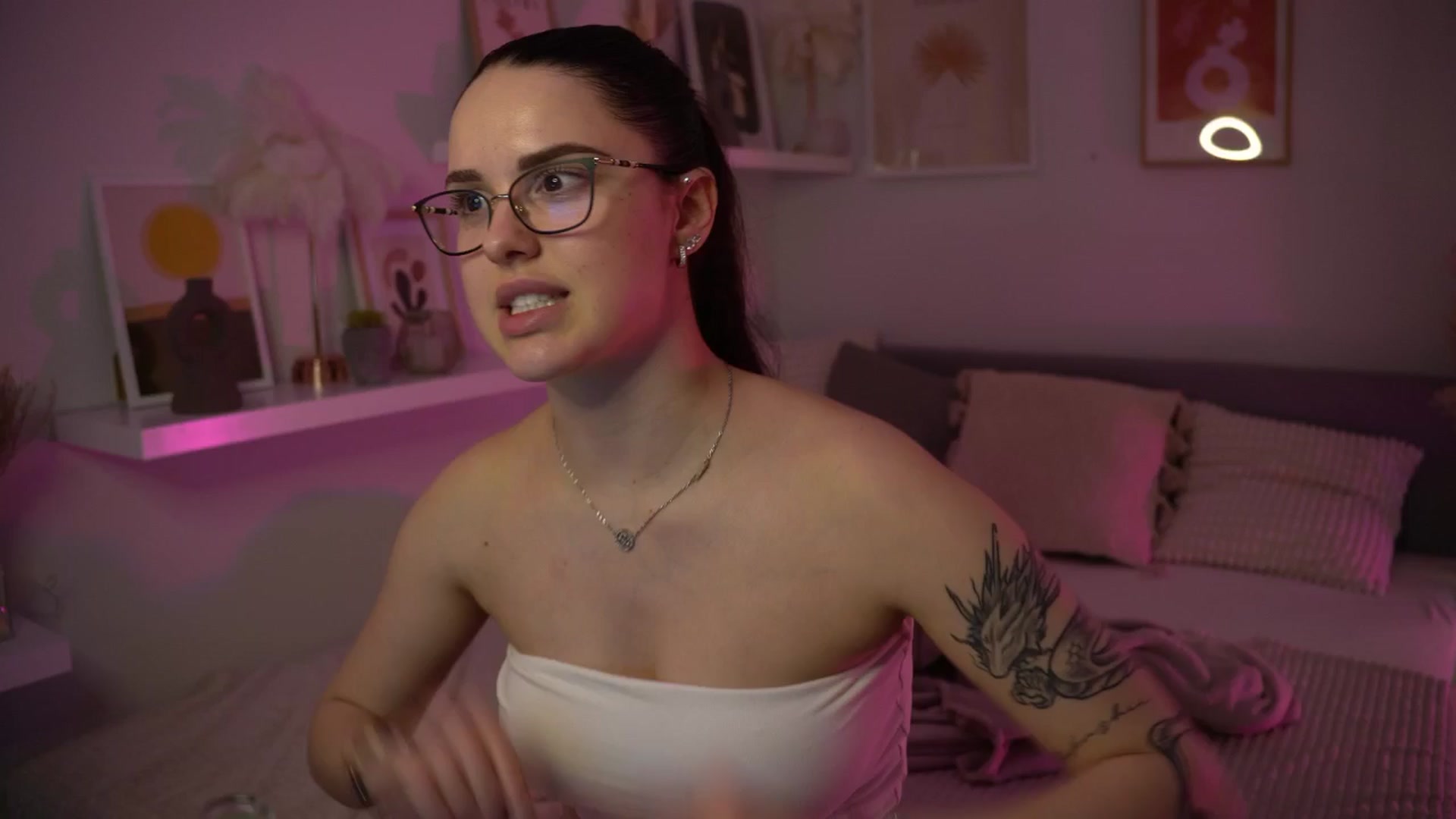 Gallery image thumbnail from NotYourNaomi's myfreecams stream on, 04/17/2025, 19:54 image 11 of 20