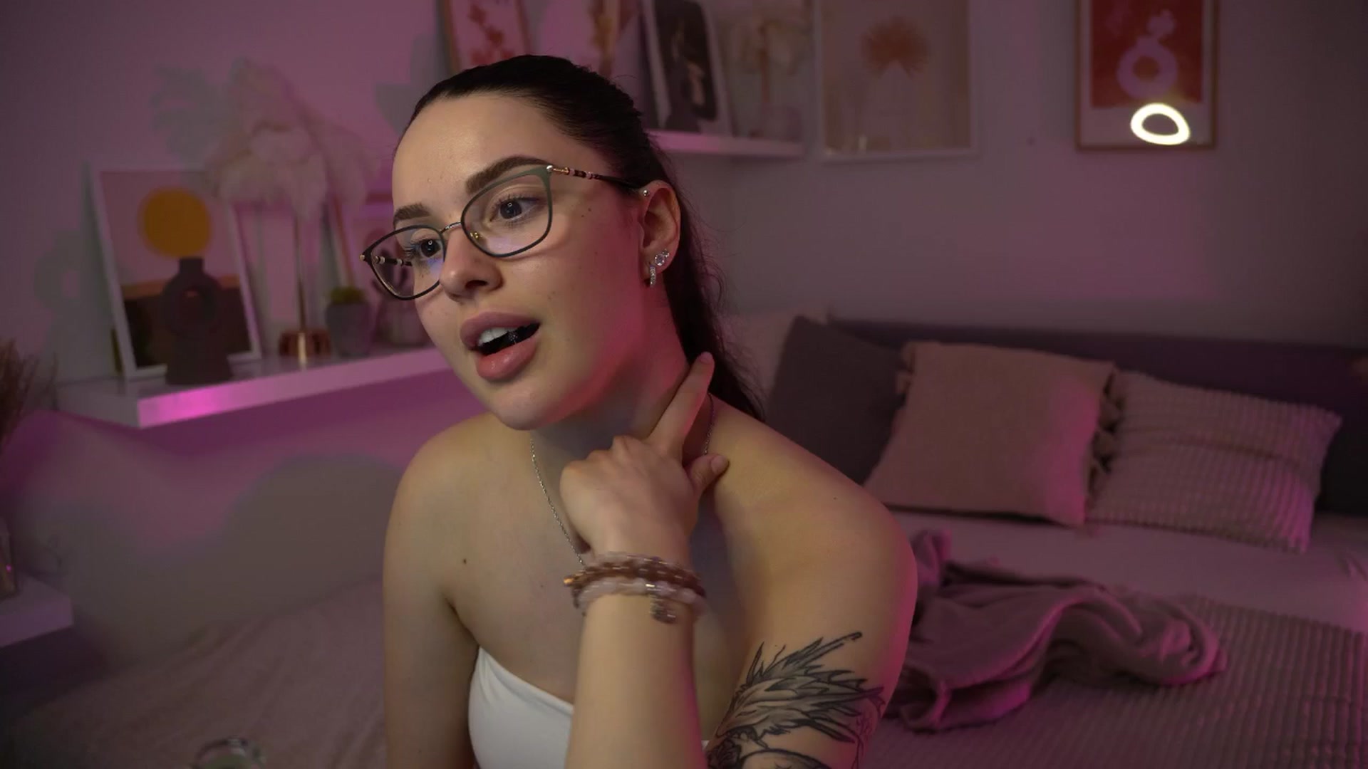 Gallery image thumbnail from NotYourNaomi's myfreecams stream on, 04/17/2025, 19:54 image 12 of 20