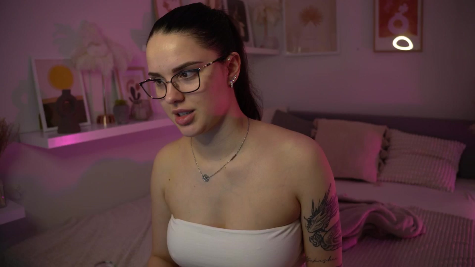 Gallery image thumbnail from NotYourNaomi's myfreecams stream on, 04/17/2025, 19:54 image 14 of 20