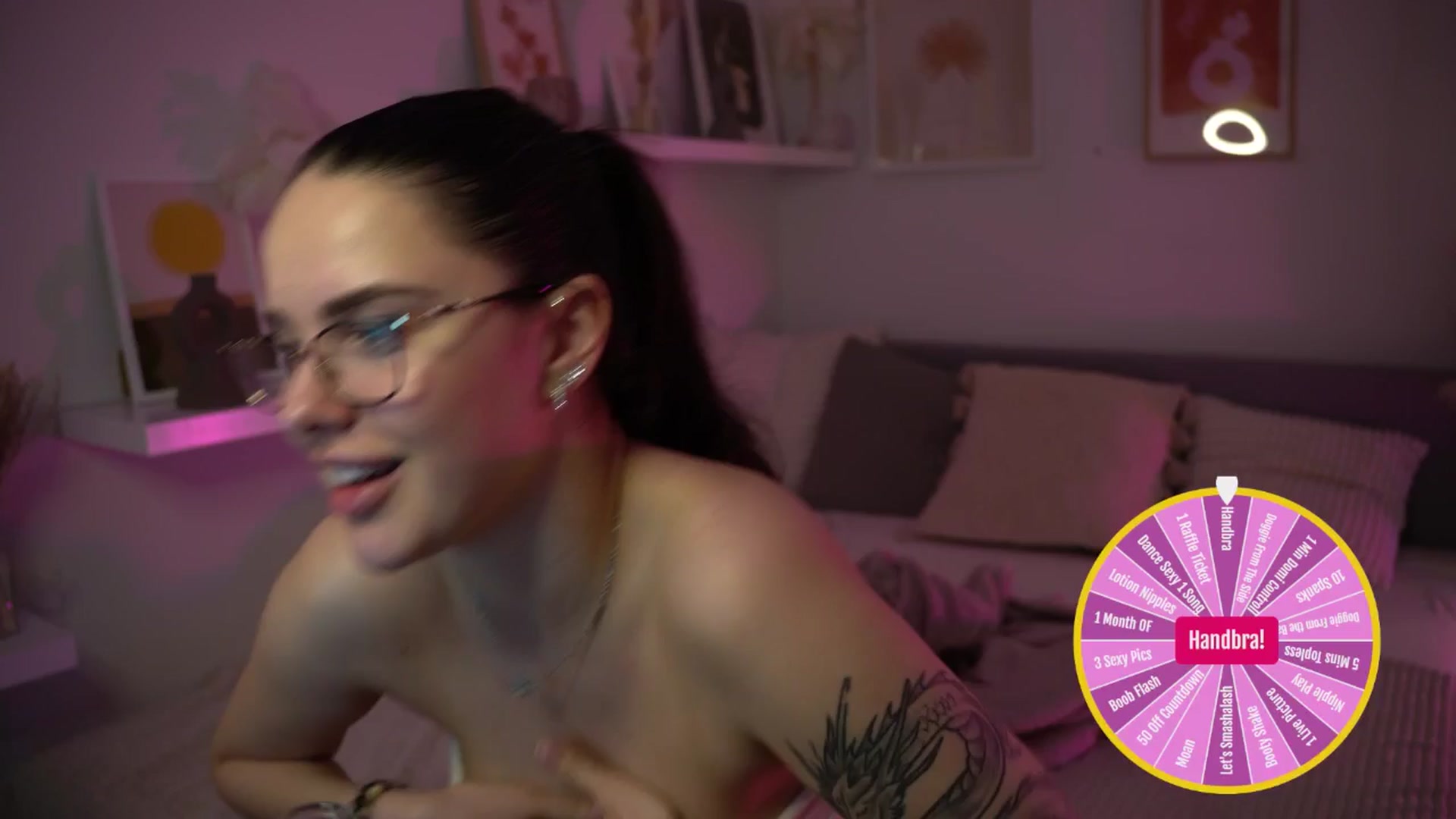 Gallery image thumbnail from NotYourNaomi's myfreecams stream on, 04/17/2025, 19:54 image 13 of 20