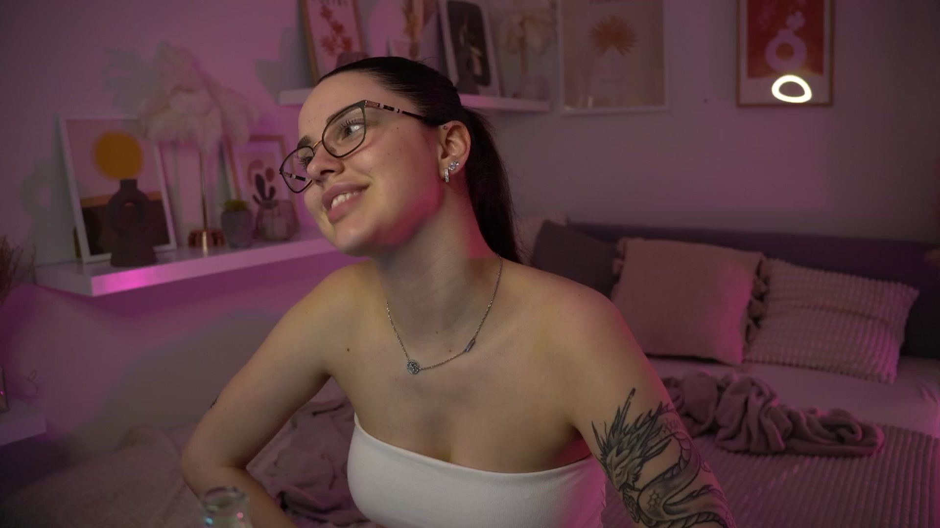 Gallery image thumbnail from NotYourNaomi's myfreecams stream on, 04/17/2025, 19:54 image 5 of 20