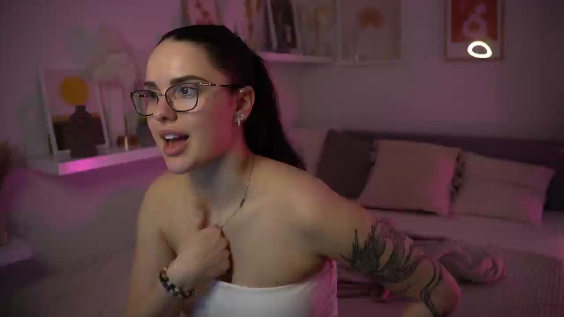 Gallery image thumbnail from NotYourNaomi's myfreecams stream on, 04/17/2025, 19:54 image 19 of 20
