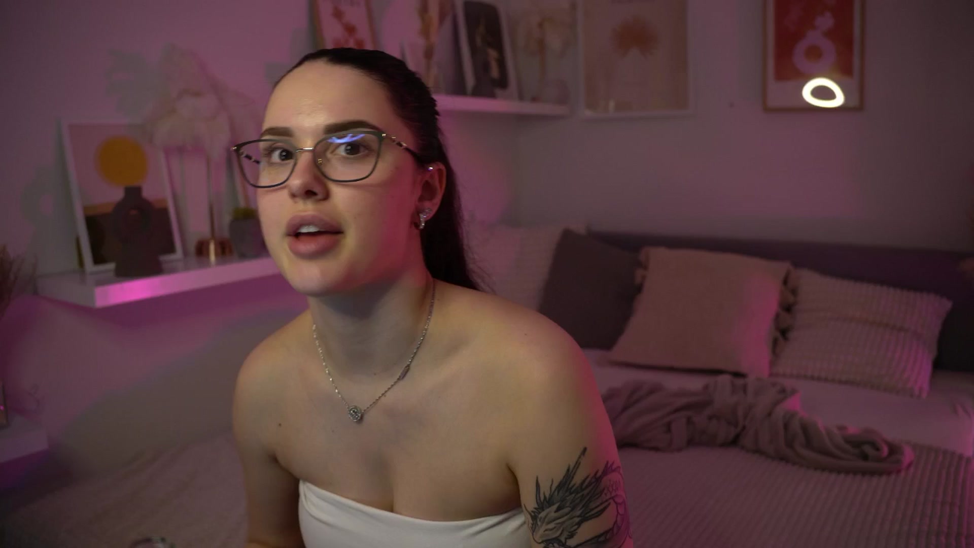 Gallery image thumbnail from NotYourNaomi's myfreecams stream on, 04/17/2025, 19:54 image 9 of 20