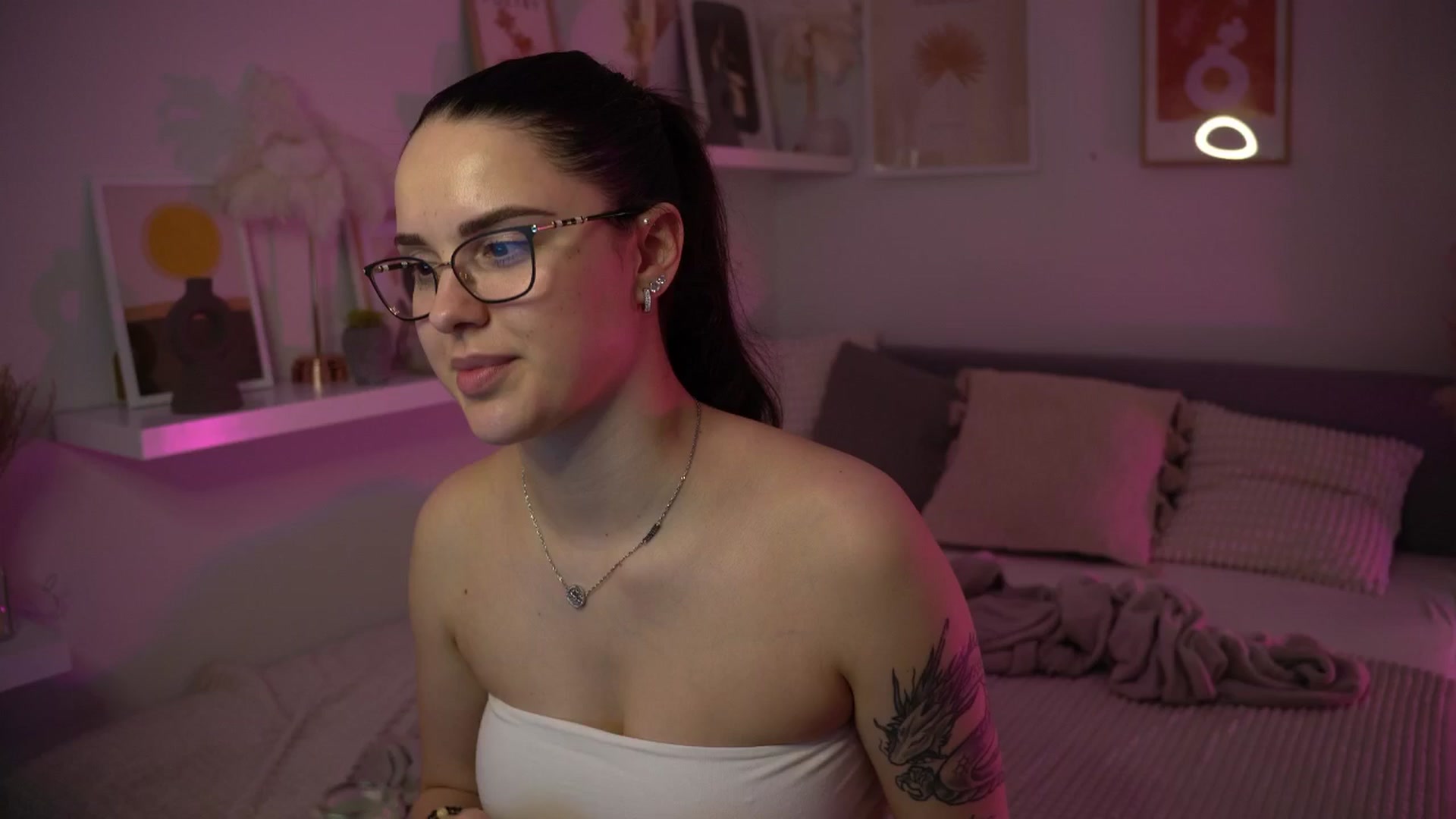 Gallery image thumbnail from NotYourNaomi's myfreecams stream on, 04/17/2025, 19:54 image 3 of 20