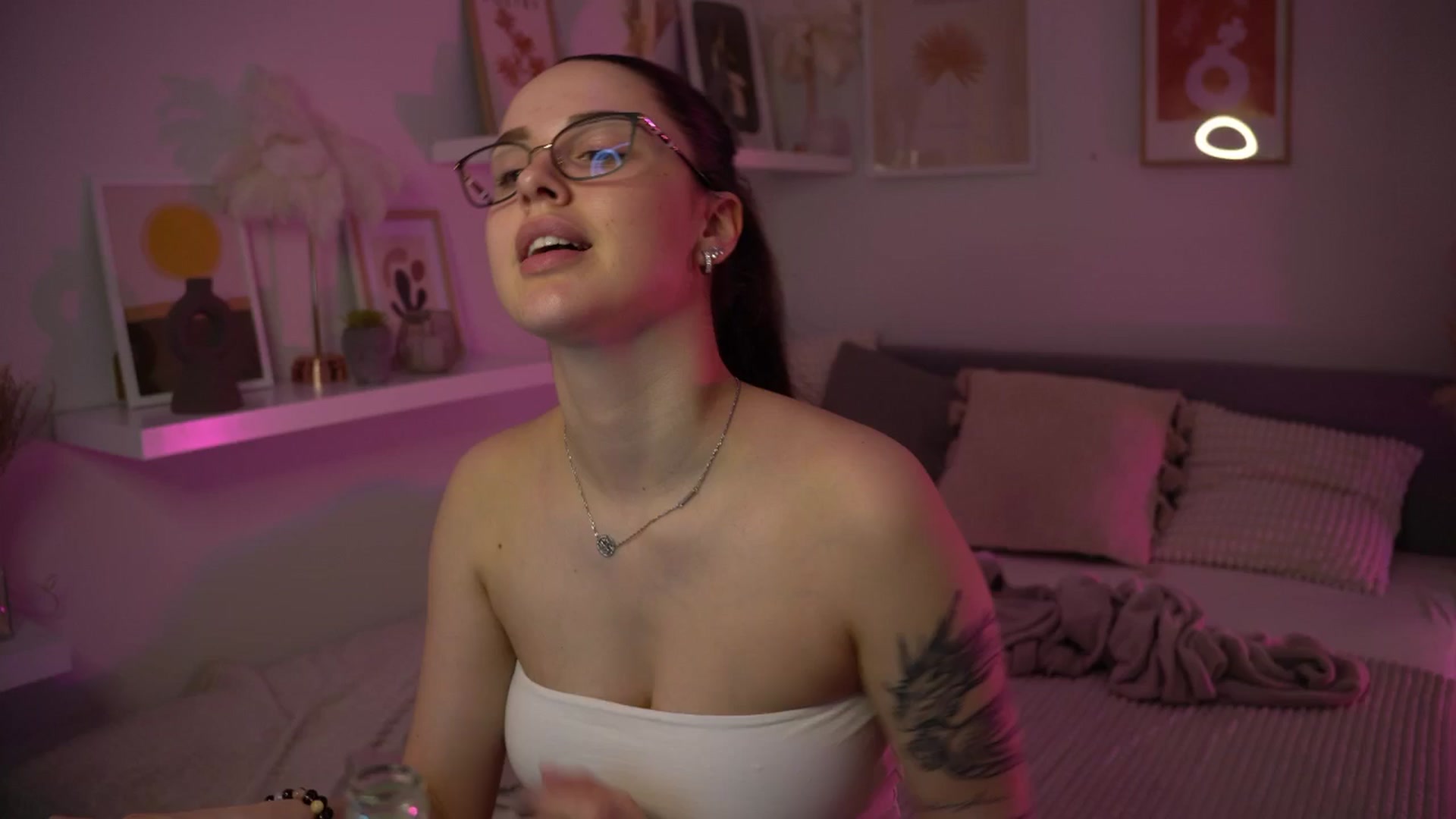 Gallery image thumbnail from NotYourNaomi's myfreecams stream on, 04/17/2025, 19:54 image 1 of 20