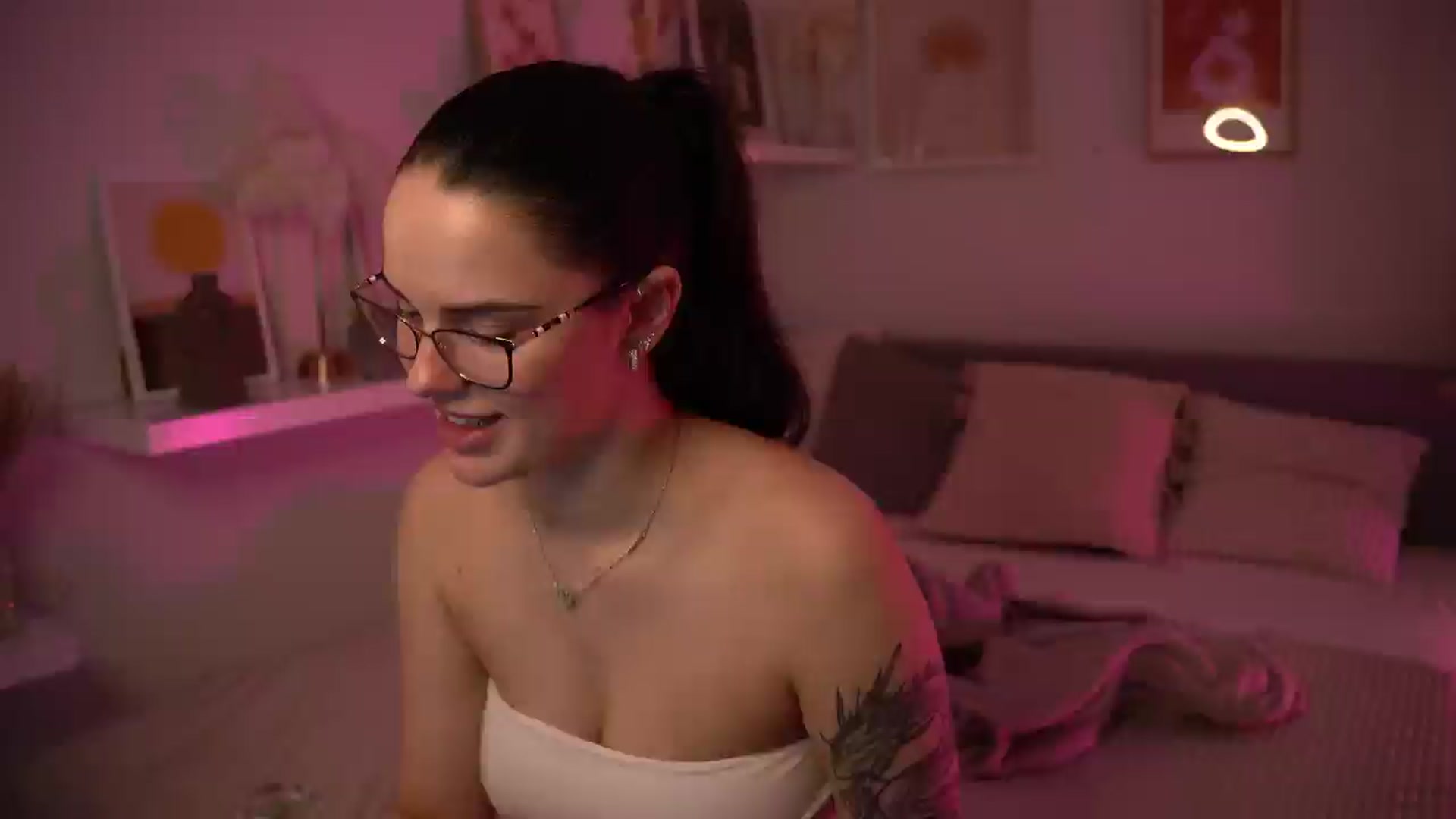 Gallery image thumbnail from NotYourNaomi's myfreecams stream on, 04/17/2025, 19:54 image 16 of 20