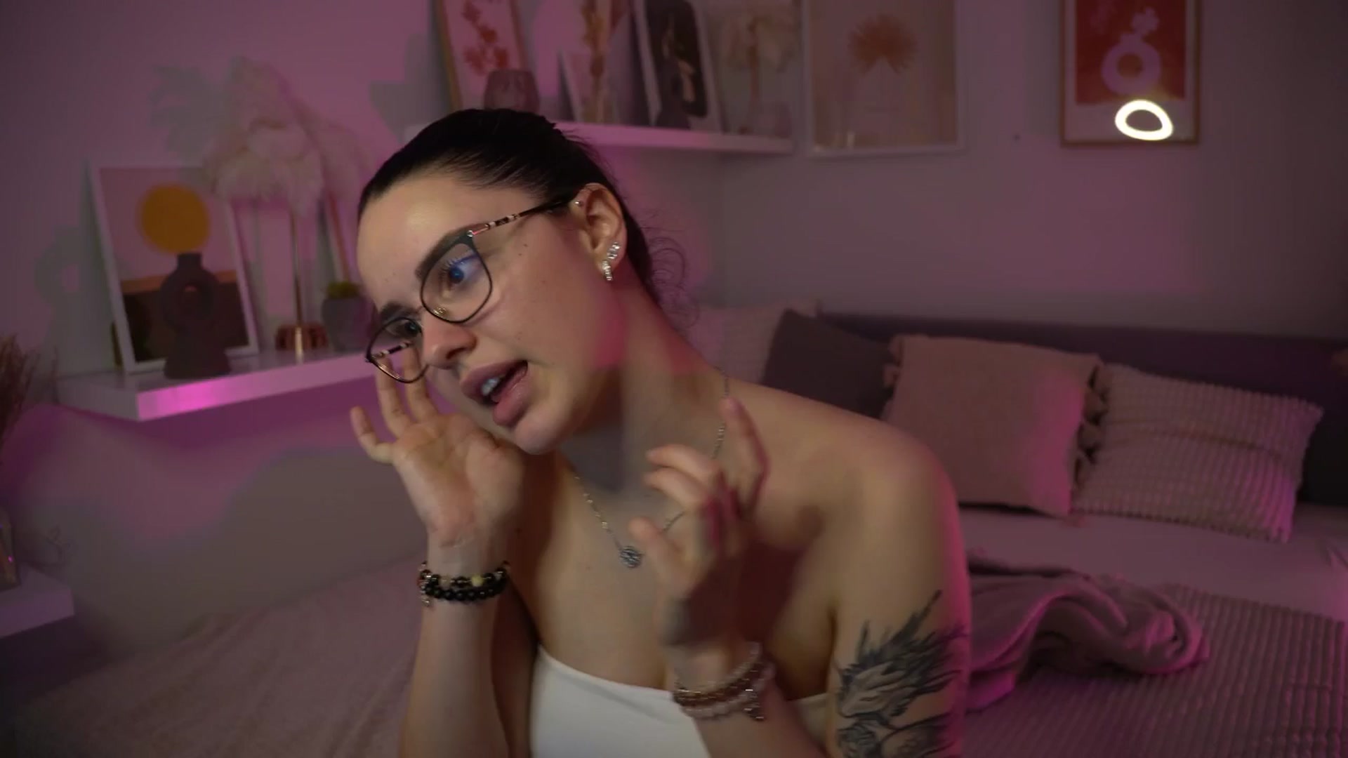 Gallery image thumbnail from NotYourNaomi's myfreecams stream on, 04/17/2025, 19:54 image 17 of 20