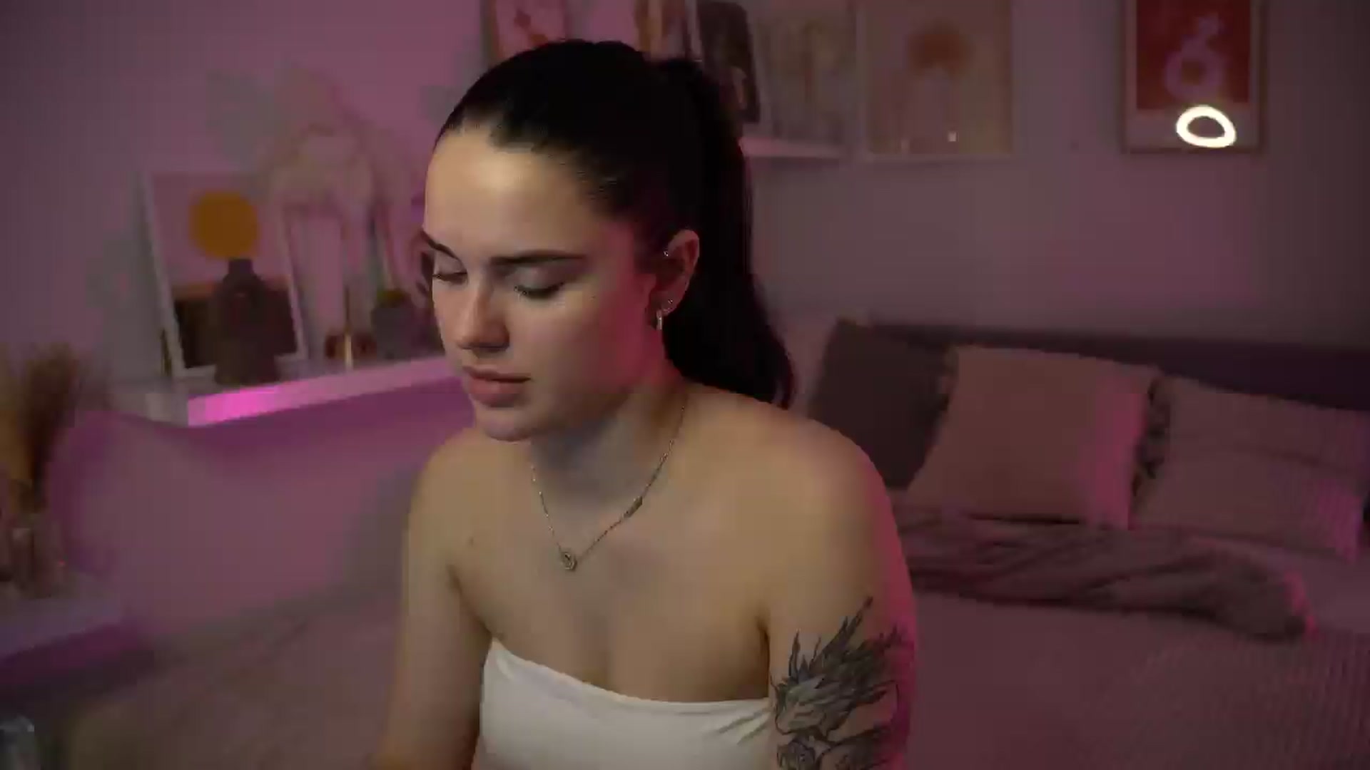 Gallery image thumbnail from NotYourNaomi's myfreecams stream on, 04/17/2025, 20:40 image 10 of 20