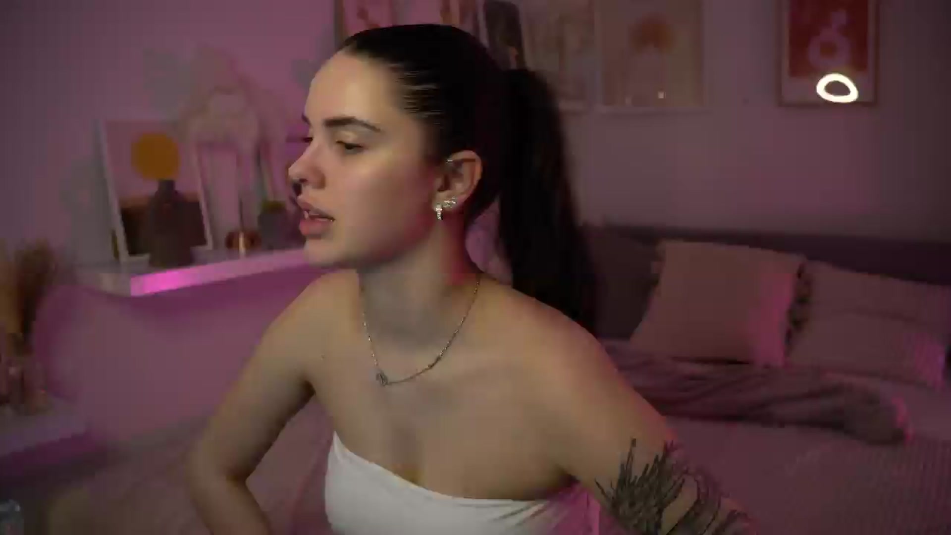 Gallery image thumbnail from NotYourNaomi's myfreecams stream on, 04/17/2025, 20:40 image 11 of 20
