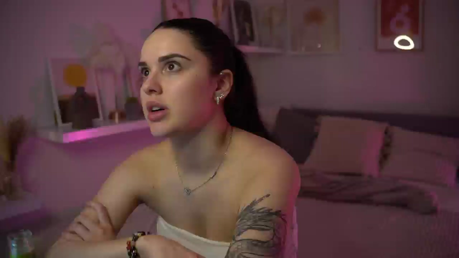 Gallery image thumbnail from NotYourNaomi's myfreecams stream on, 04/17/2025, 20:40 image 9 of 20