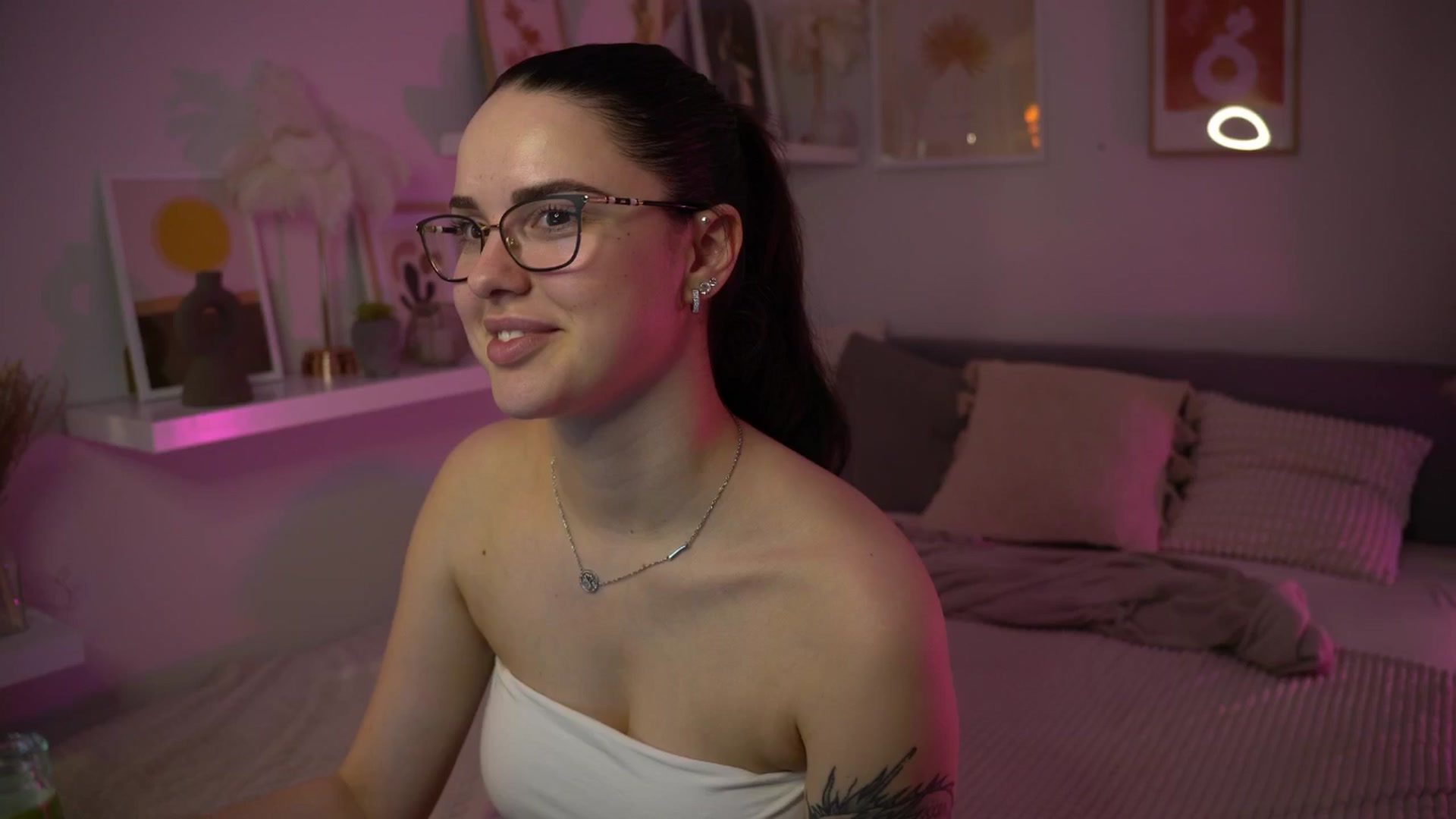 Gallery image thumbnail from NotYourNaomi's myfreecams stream on, 04/17/2025, 20:40 image 3 of 20