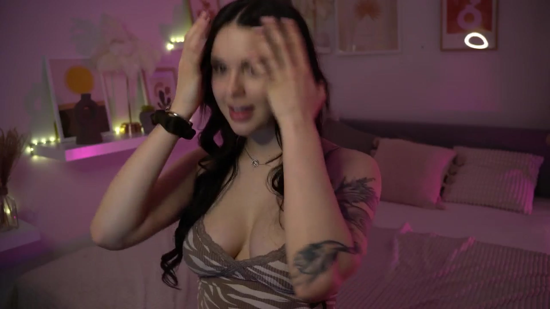 Gallery image thumbnail from NotYourNaomi's myfreecams stream on, 04/19/2025, 19:19 image 9 of 20