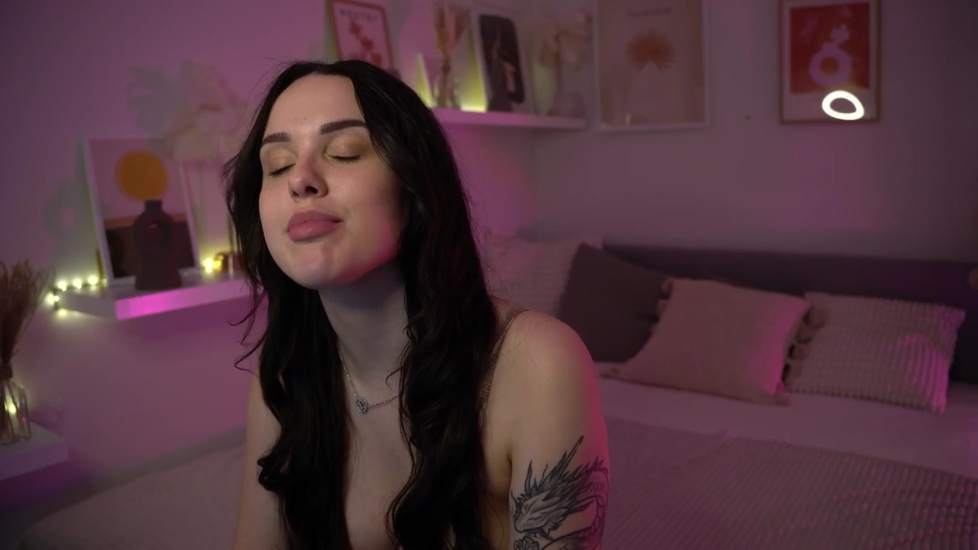 Gallery image thumbnail from NotYourNaomi's myfreecams stream on, 04/19/2025, 19:19 image 4 of 20