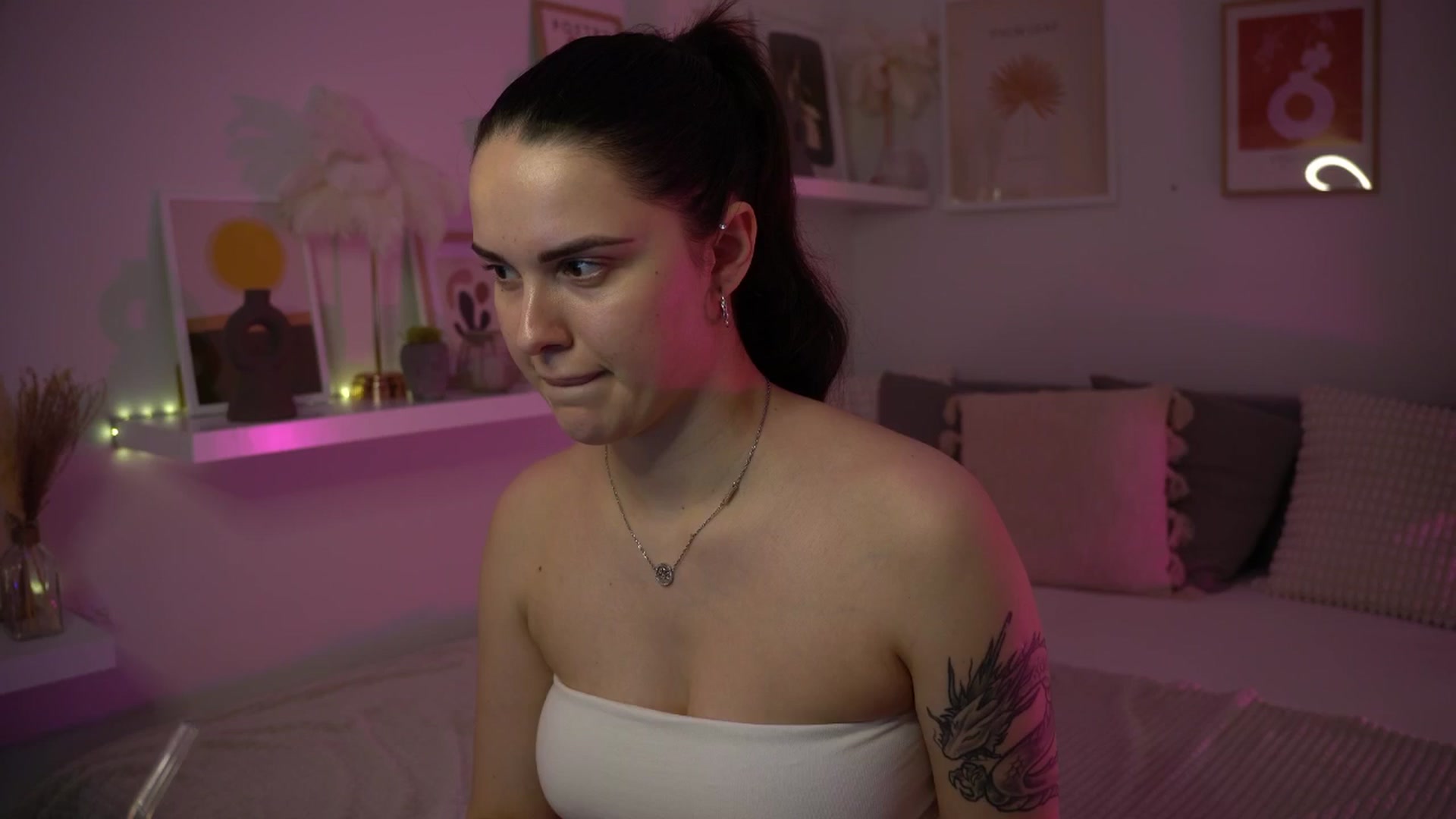 Gallery image thumbnail from NotYourNaomi's myfreecams stream on, 04/24/2025, 21:05 image 10 of 20